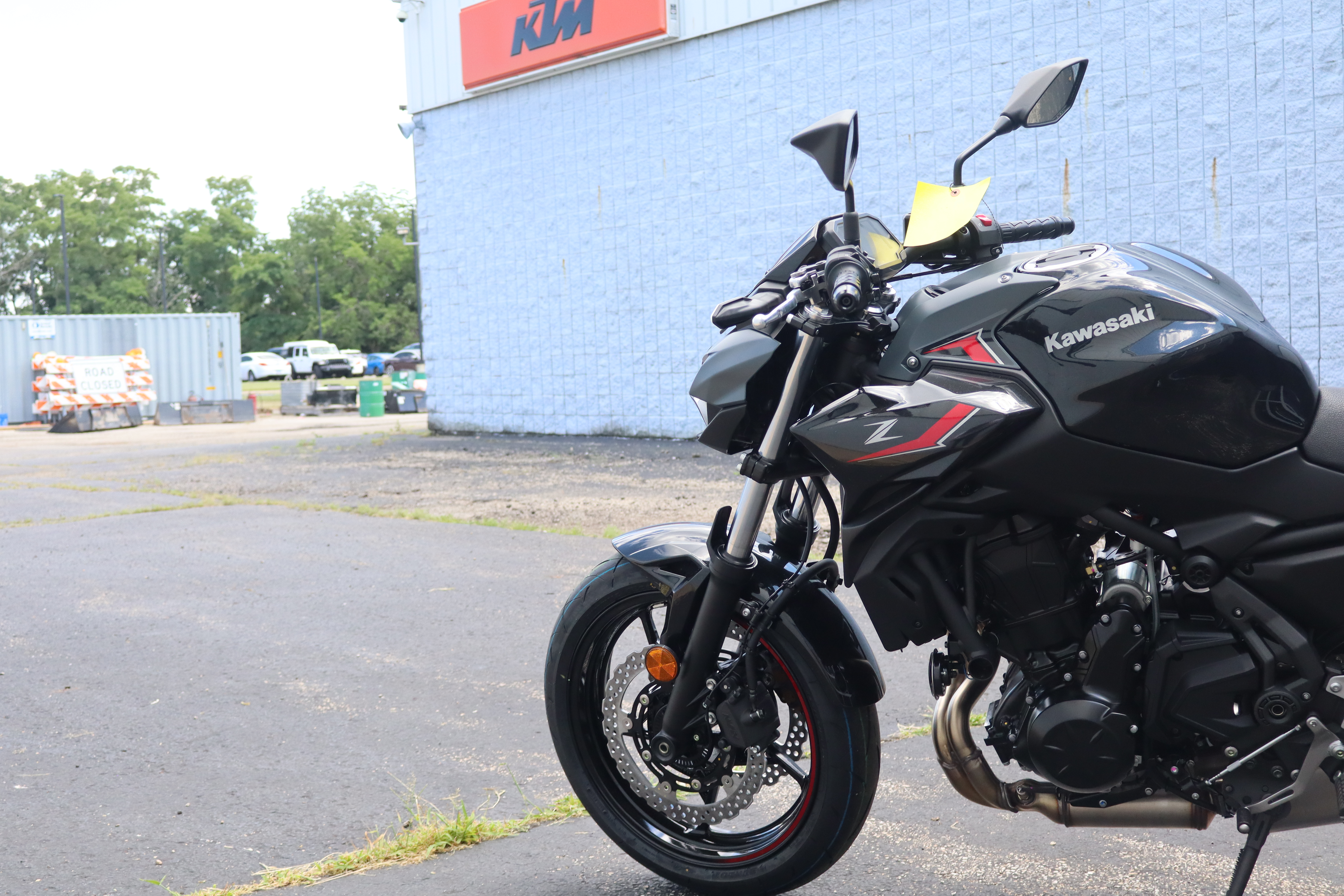 2025 Kawasaki Z650 - Photo 7
