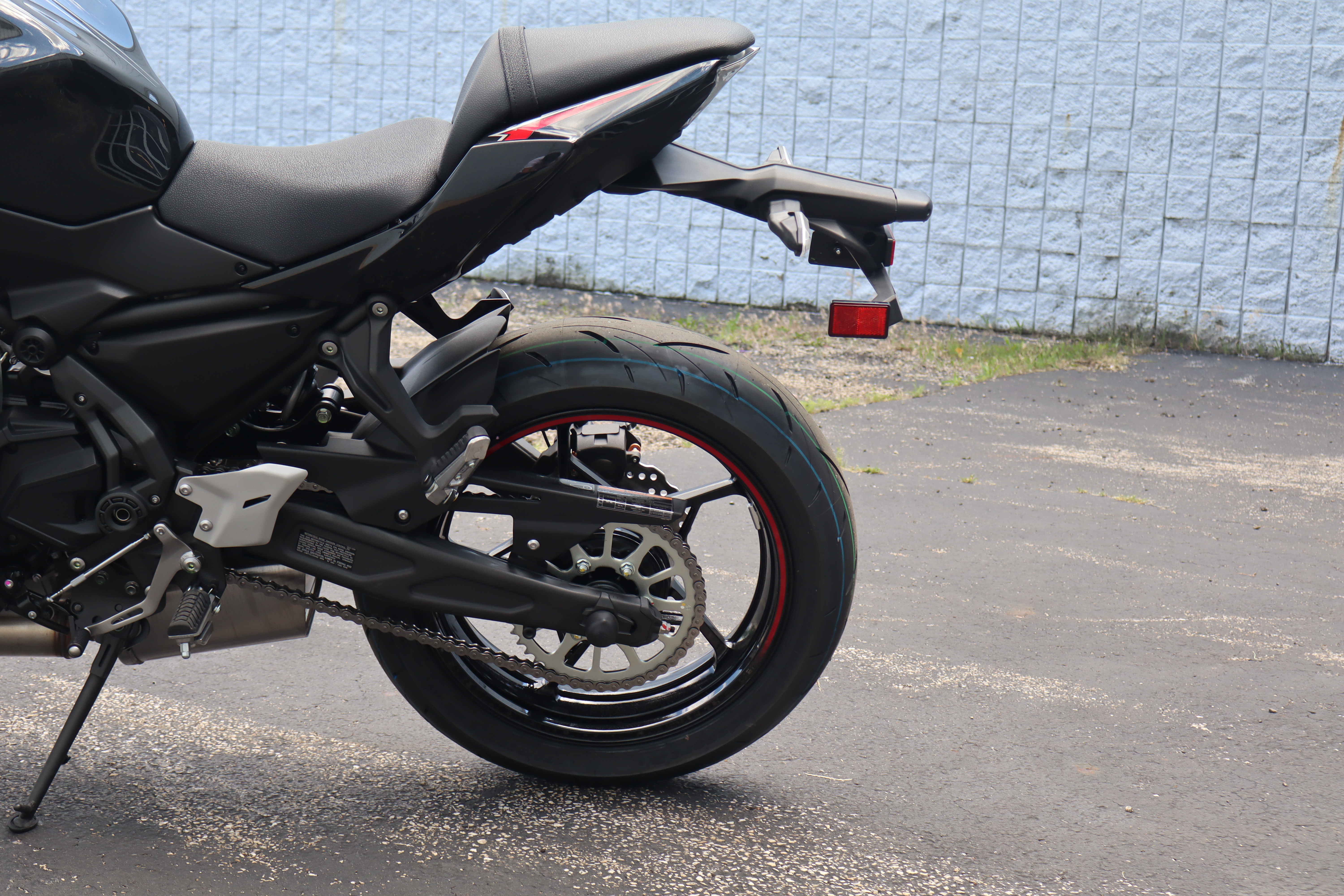 2025 Kawasaki Z650 - Photo 9