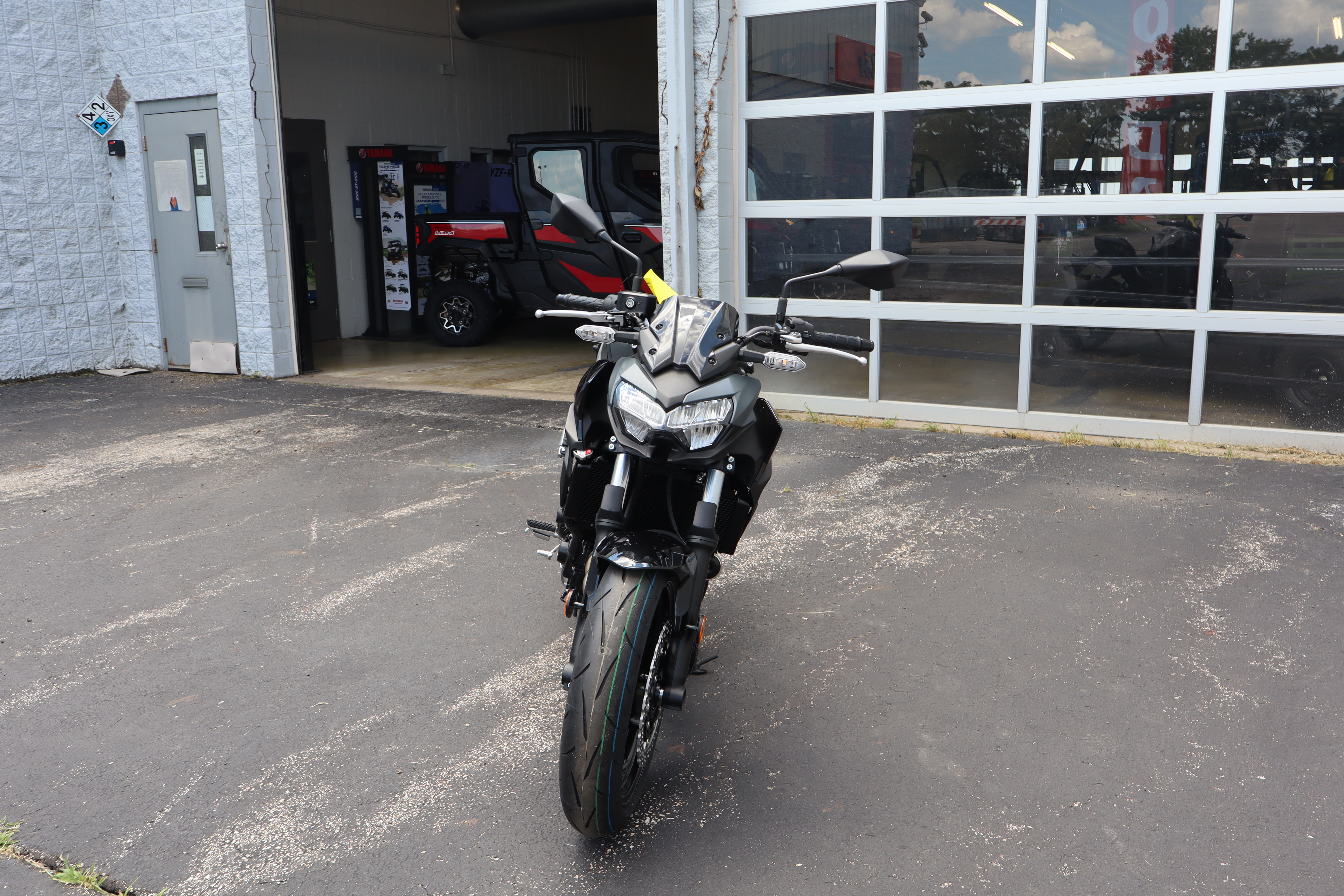 2025 Kawasaki Z650 - Photo 10