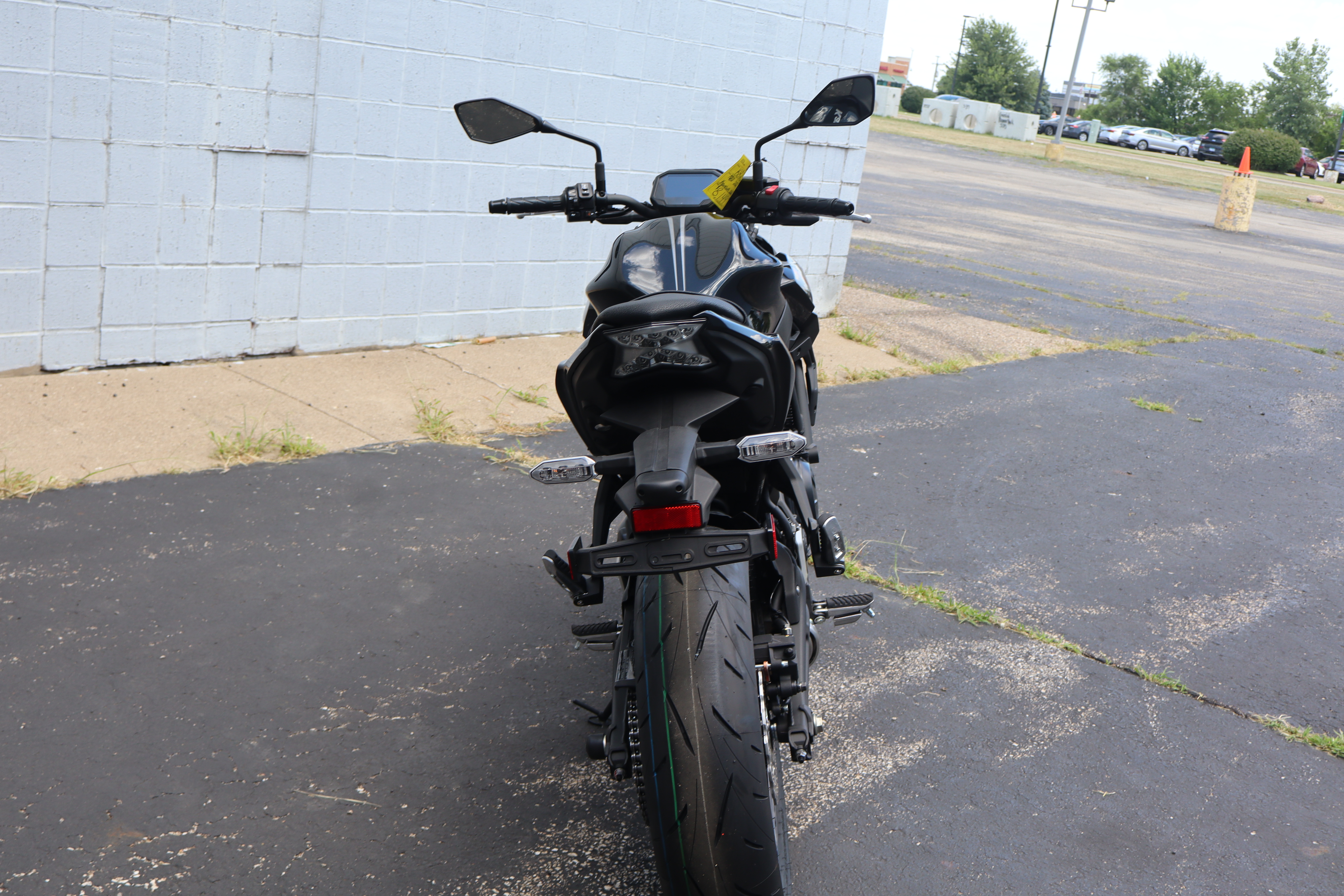2025 Kawasaki Z650 - Photo 11