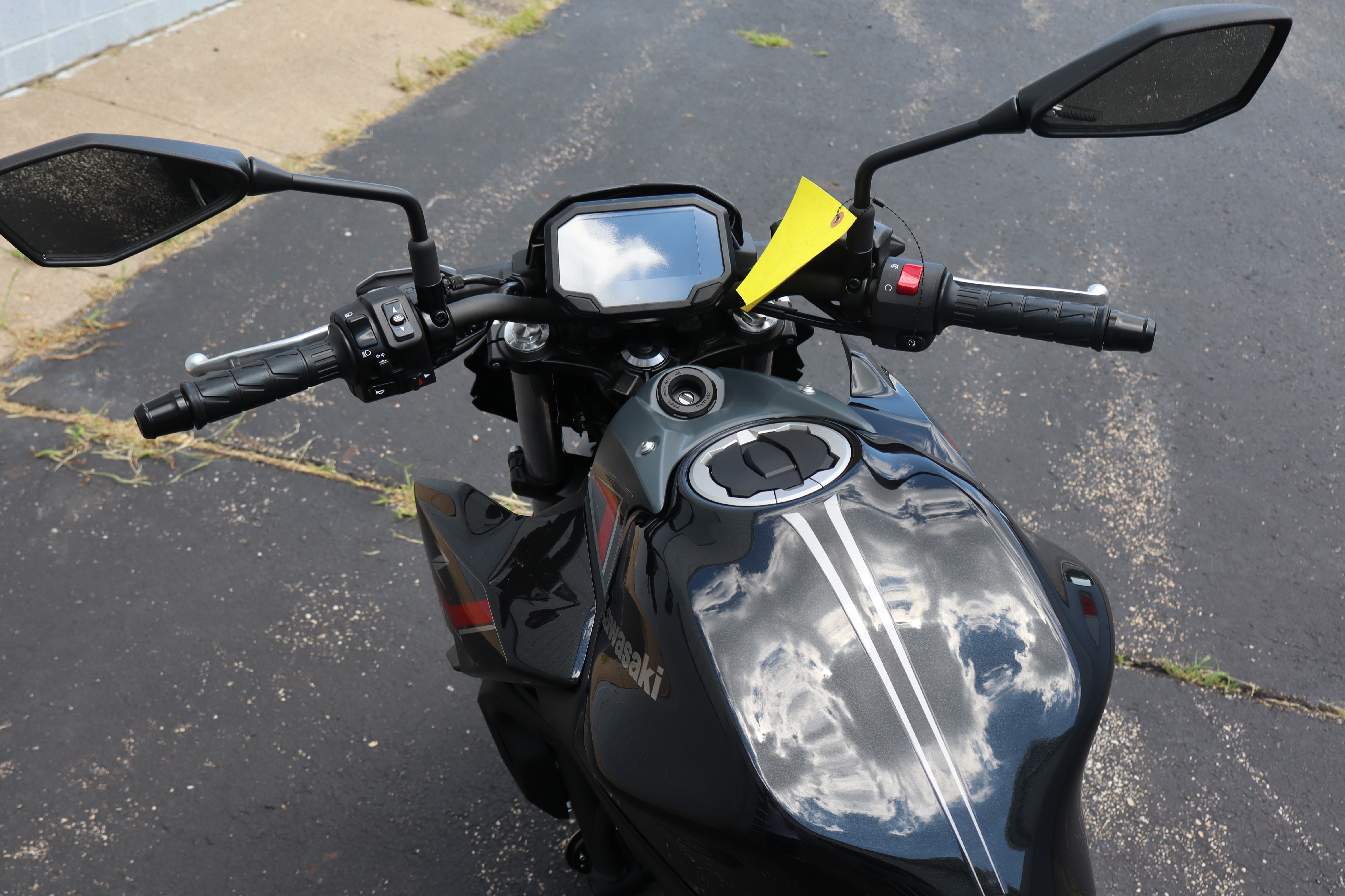 2025 Kawasaki Z650 - Photo 12