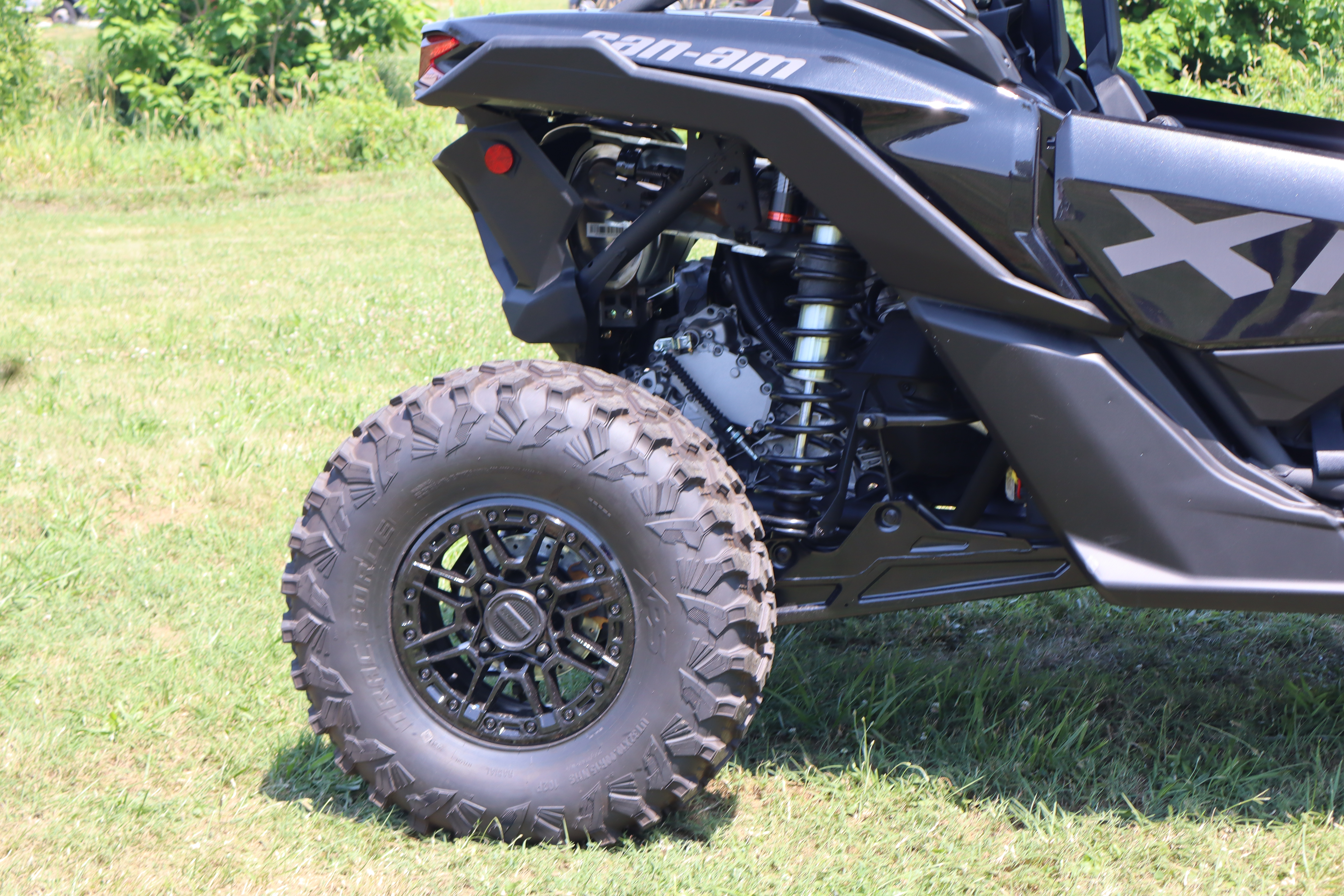2025 Can-Am MAVERICK X3 XRS TURBO RR SMART-SHOX - Photo 5