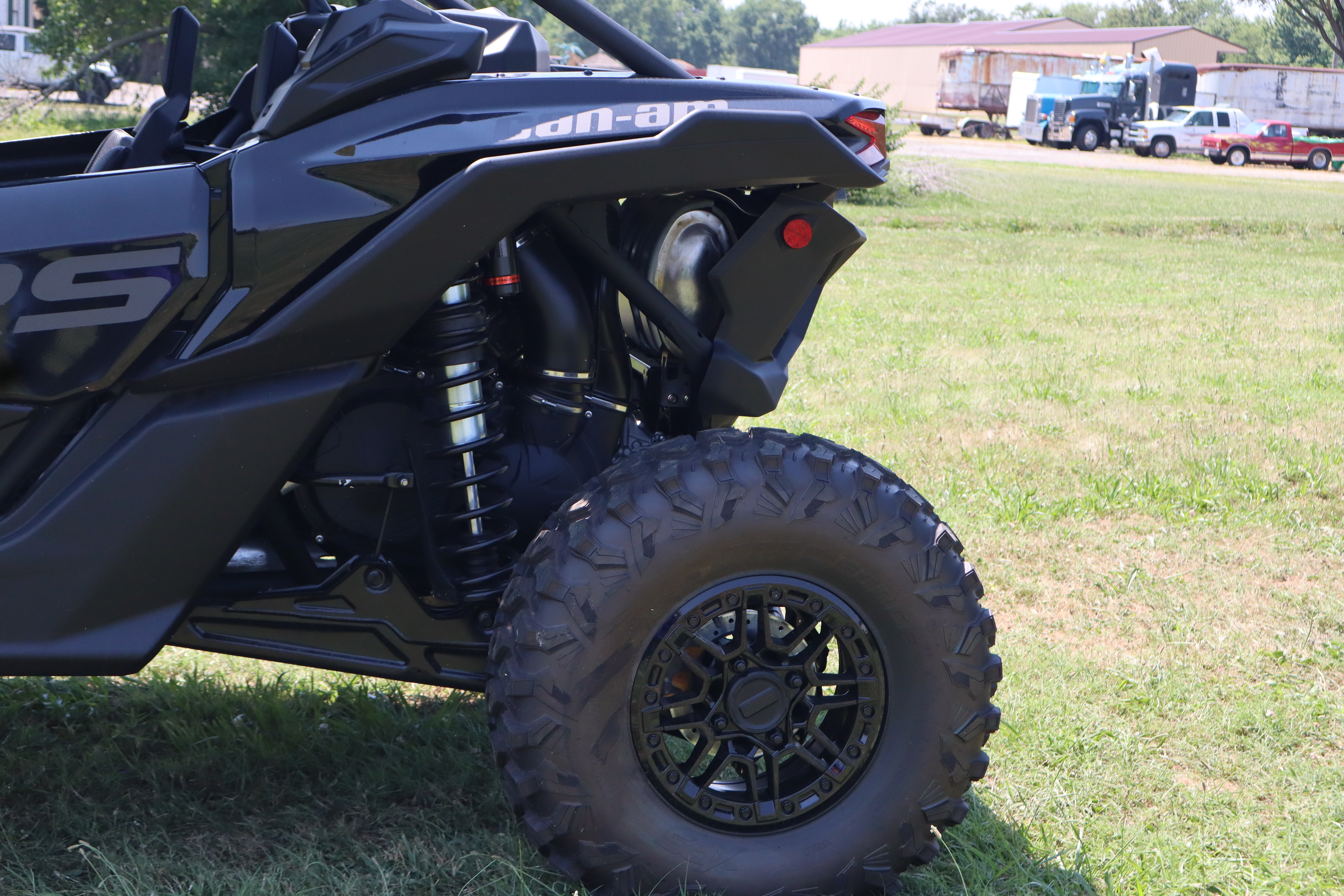 2025 Can-Am MAVERICK X3 XRS TURBO RR SMART-SHOX - Photo 9
