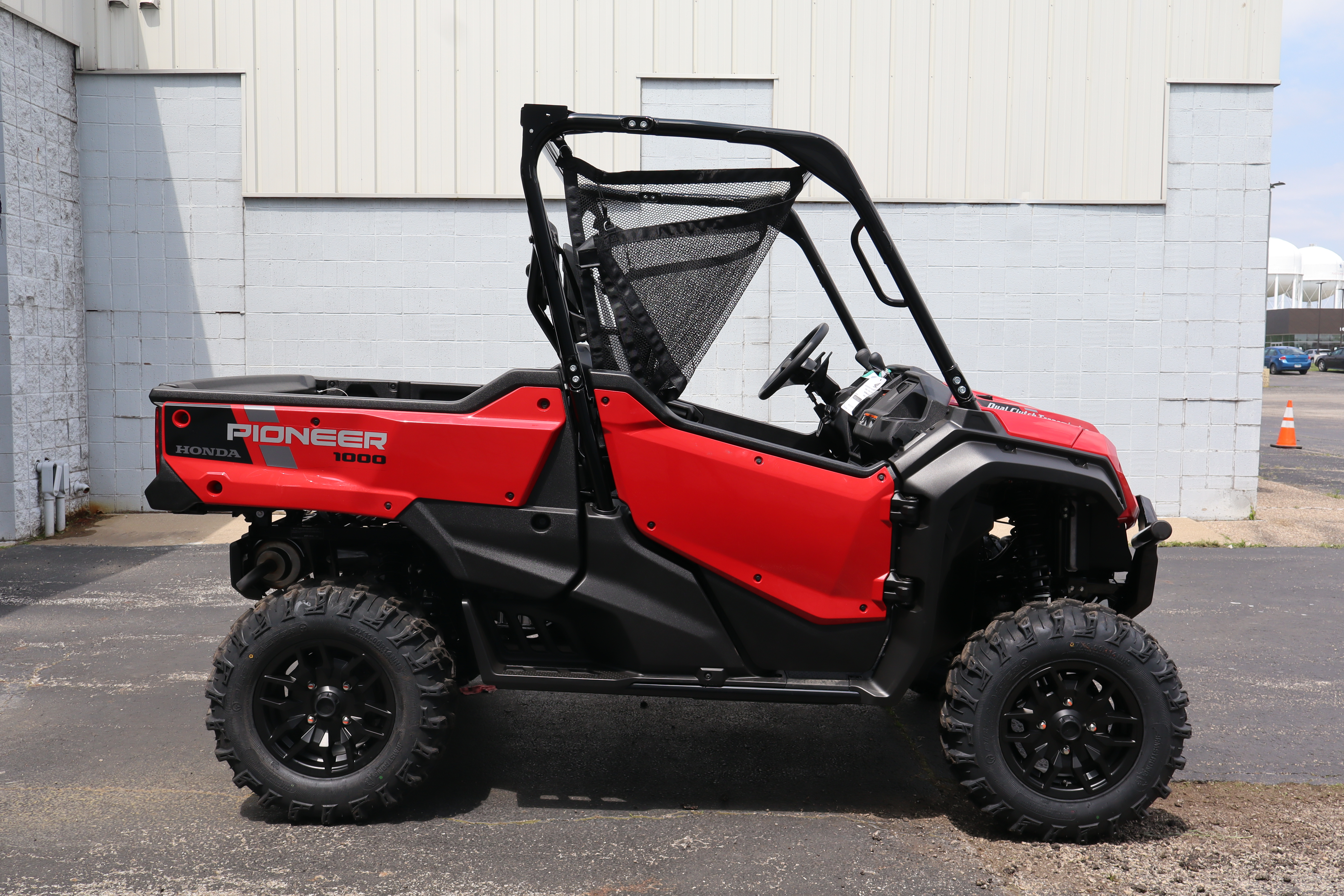 2025 Honda PIONEER 1000 DELUXE - Photo 2