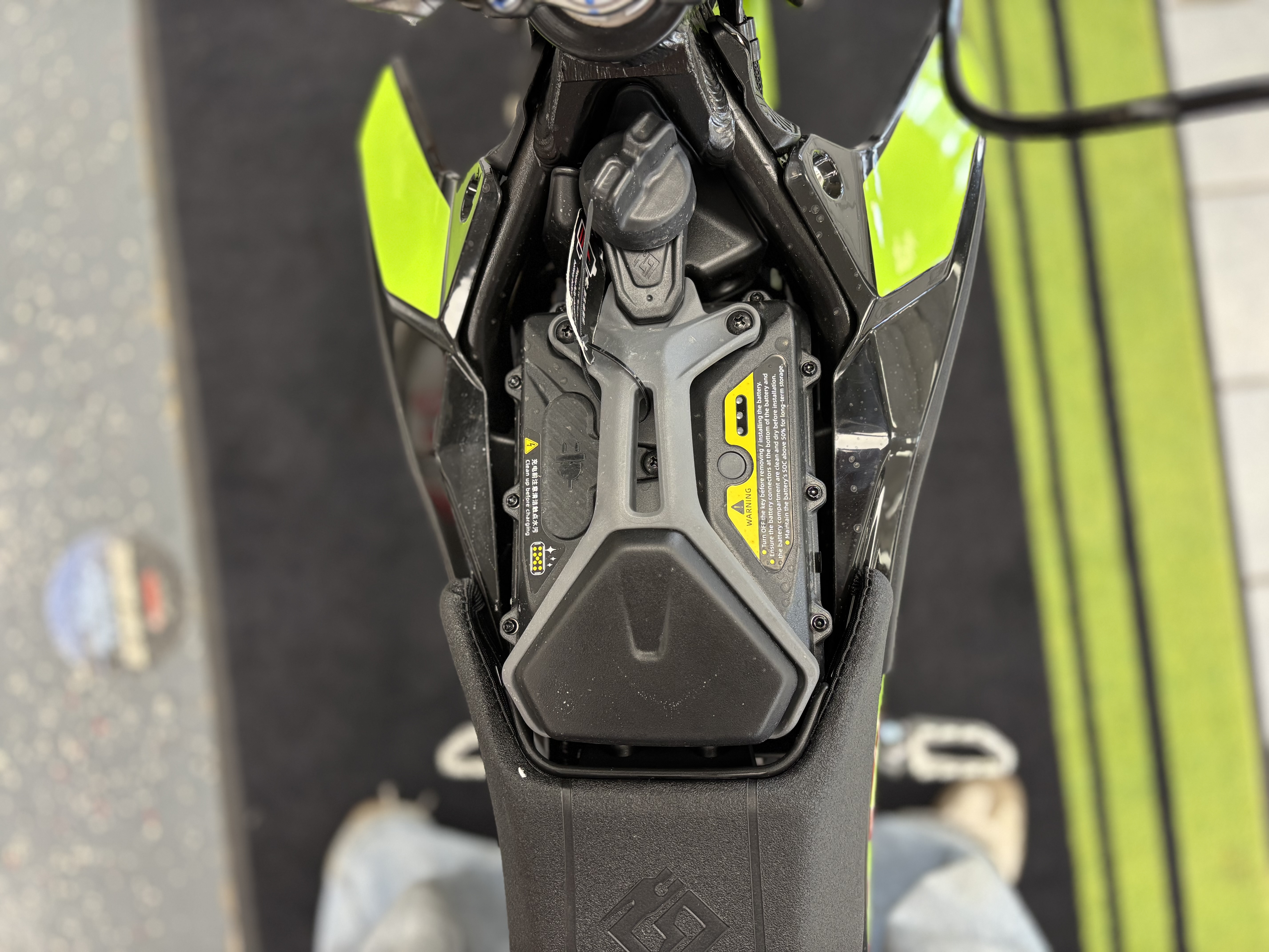 2025 SURRON HYPER BEE - Photo 8