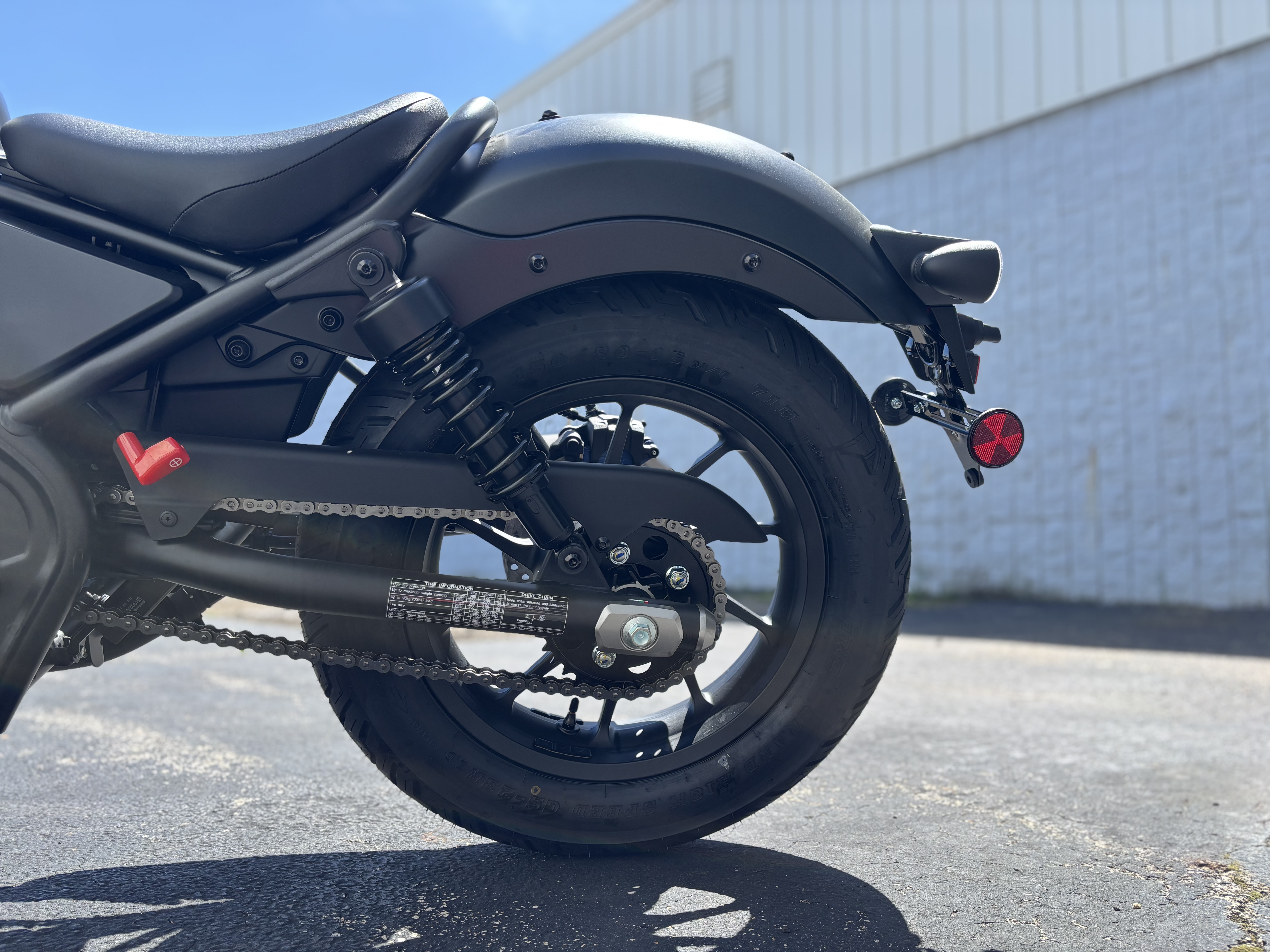 2025 Honda REBEL 300 - Photo 12