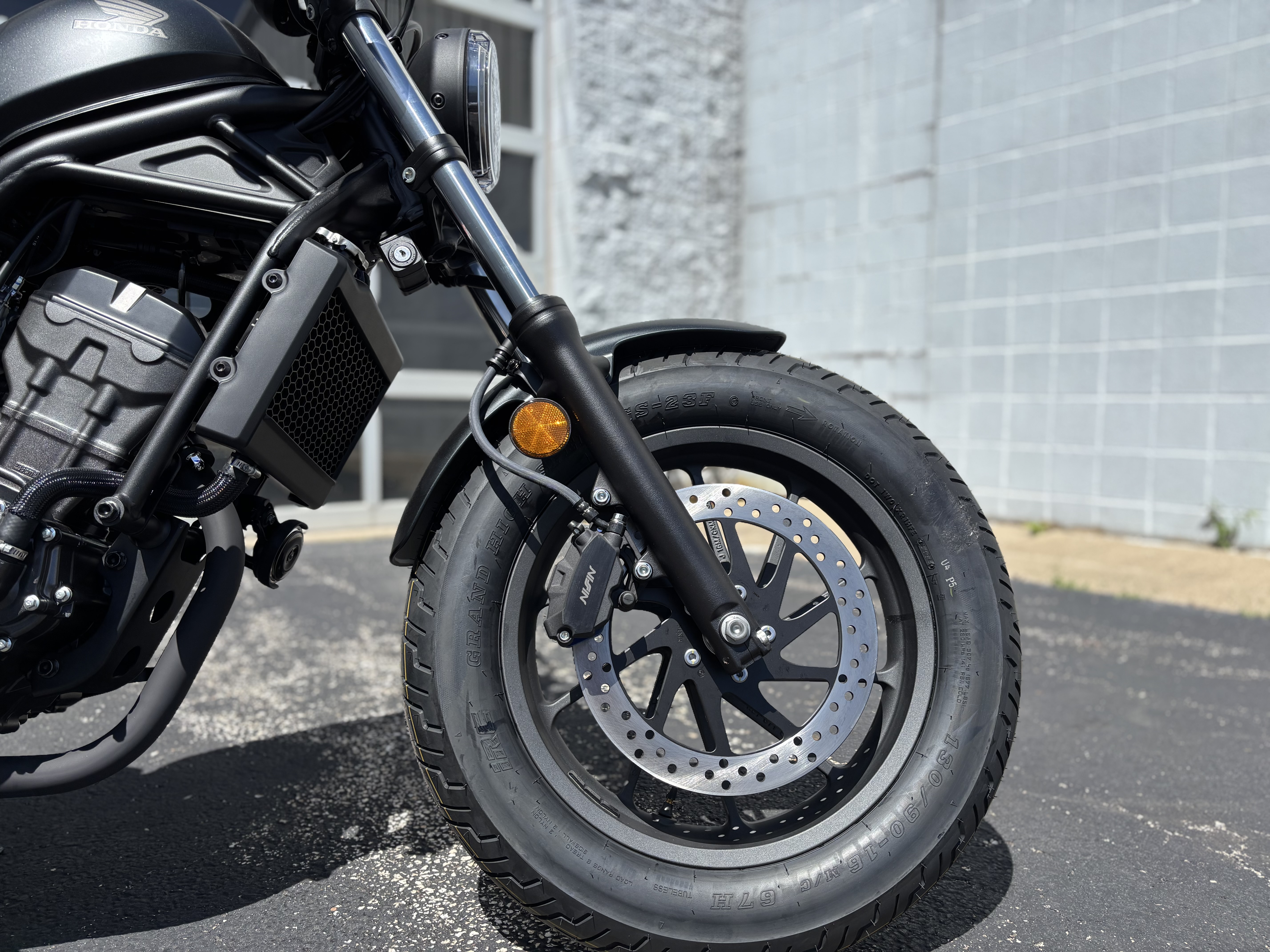 2025 Honda REBEL 300 - Photo 3