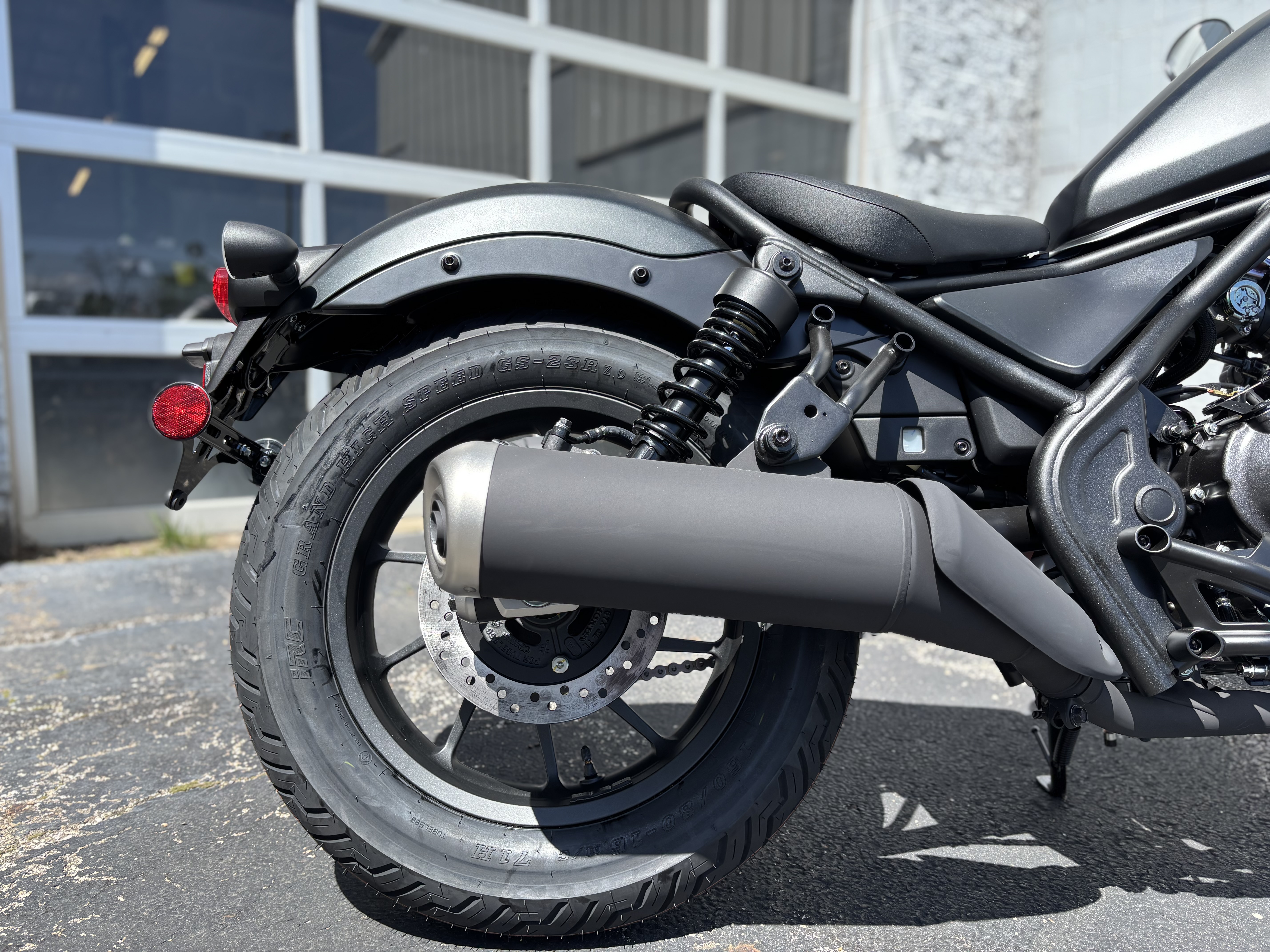 2025 Honda REBEL 300 - Photo 5
