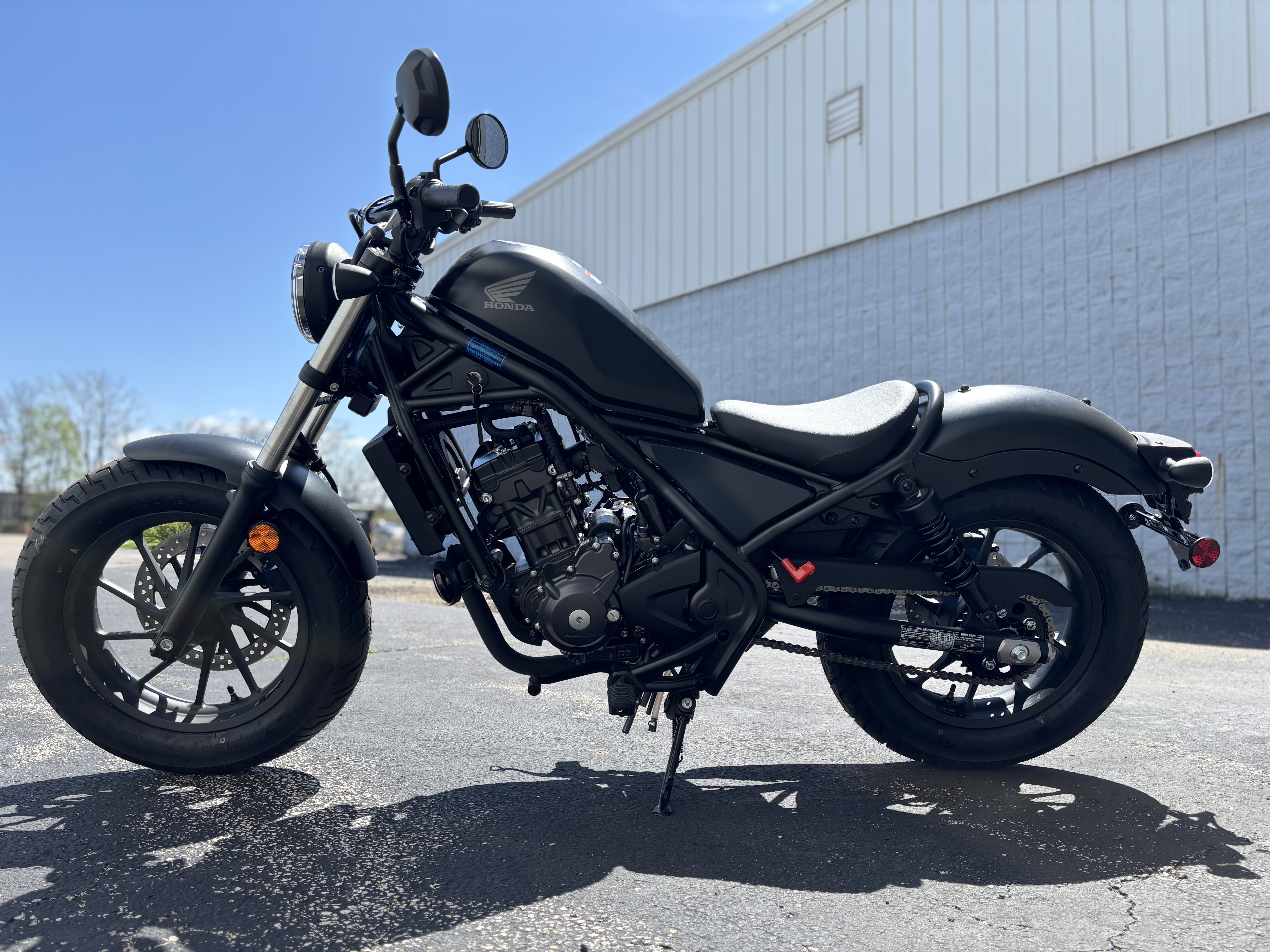 2025 Honda REBEL 300 - Photo 9