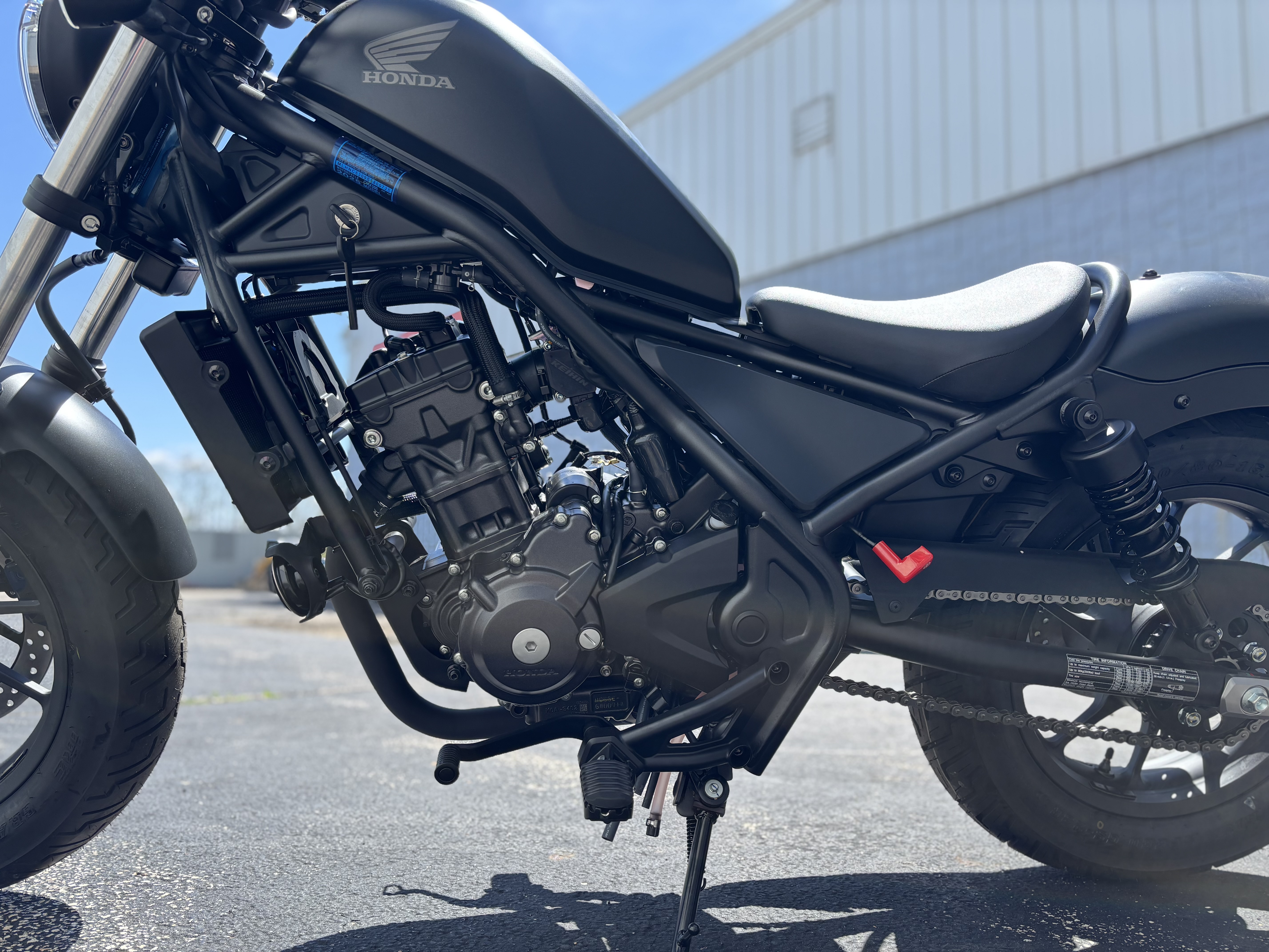 2025 Honda REBEL 300 - Photo 11