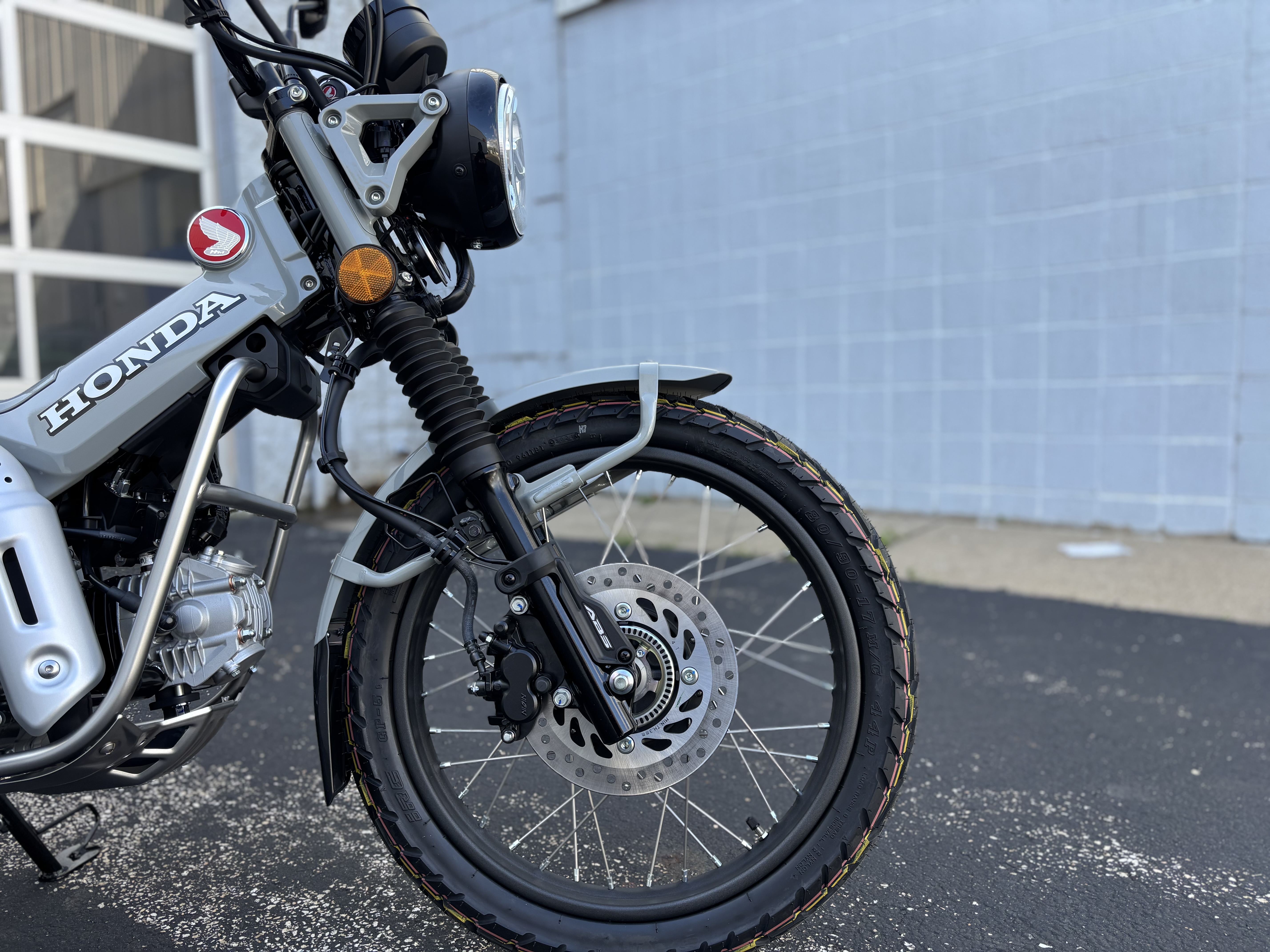 2025 Honda TRAIL 125 - Photo 3