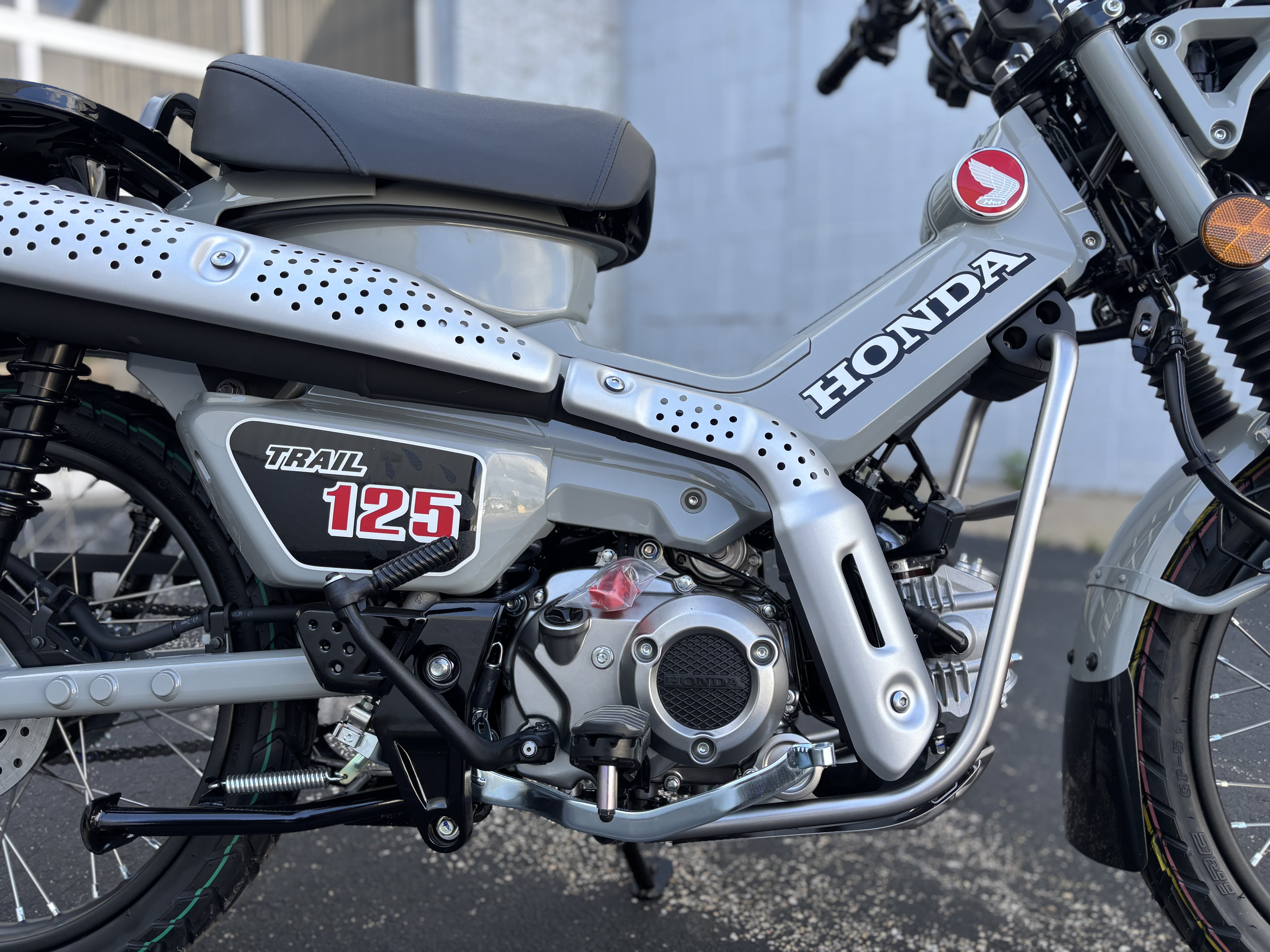 2025 Honda TRAIL 125 - Photo 4