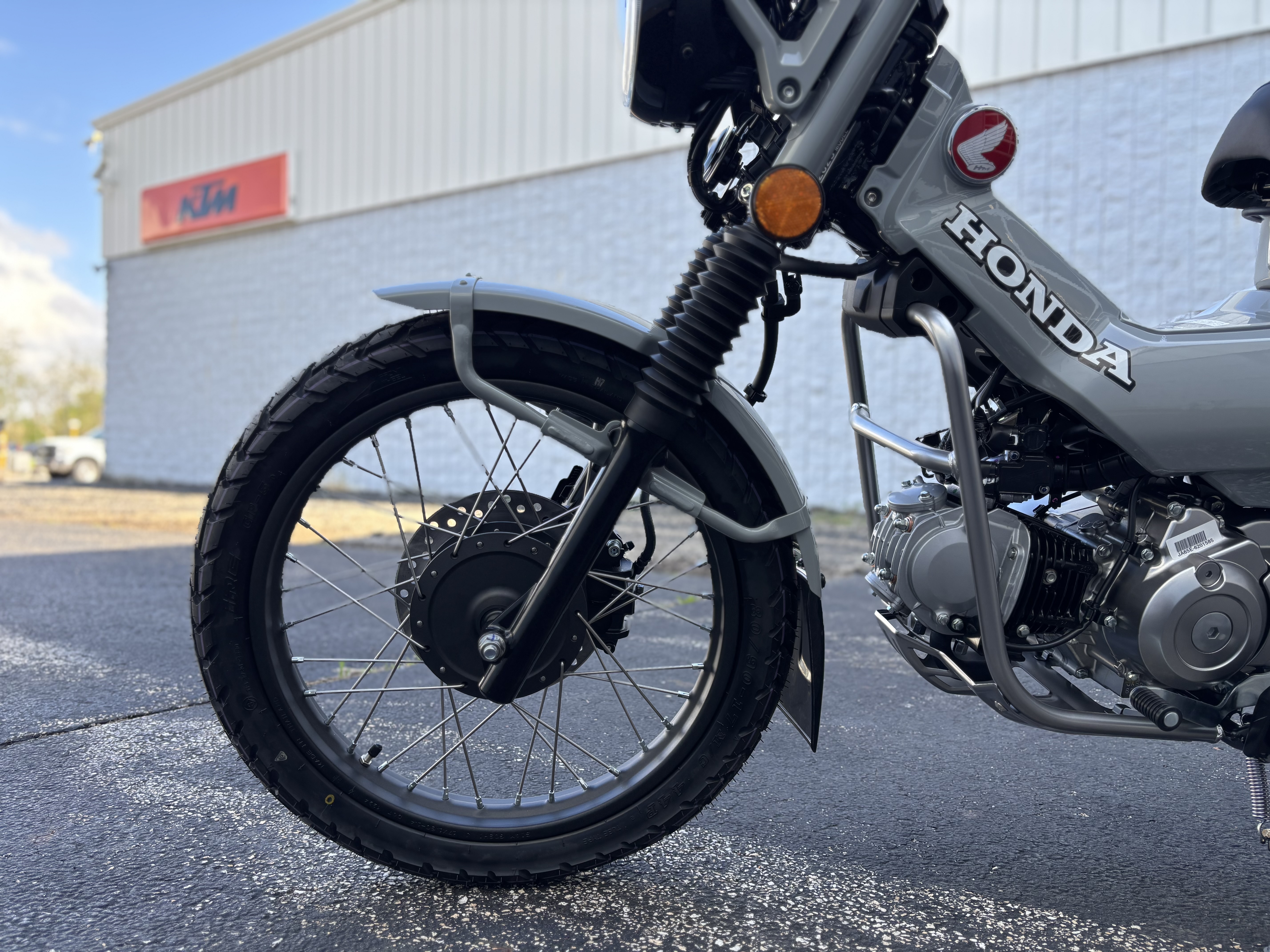 2025 Honda TRAIL 125 - Photo 11