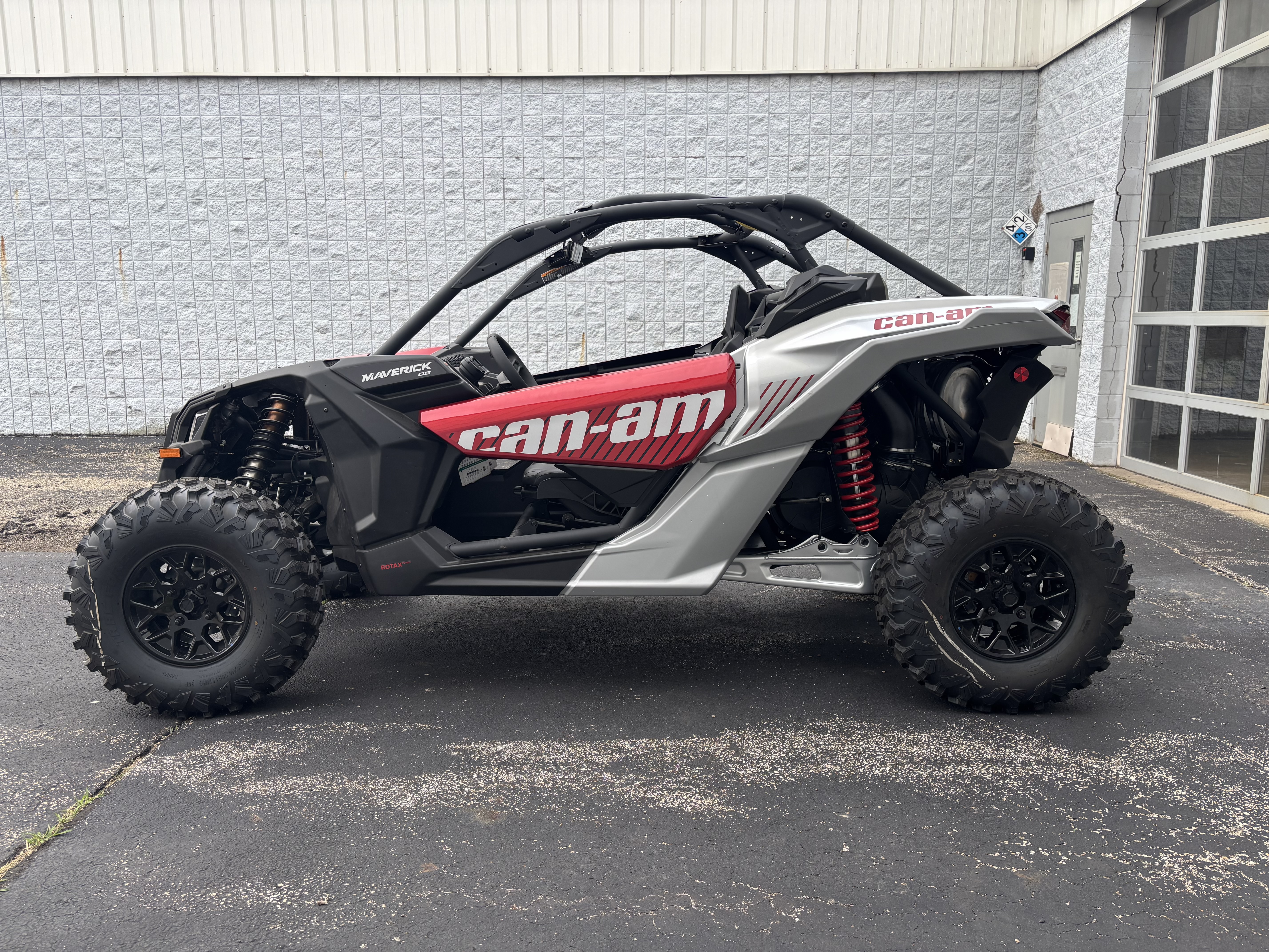 2025 Can-Am MAVERICK X3 DS TURBO RR - Photo 7