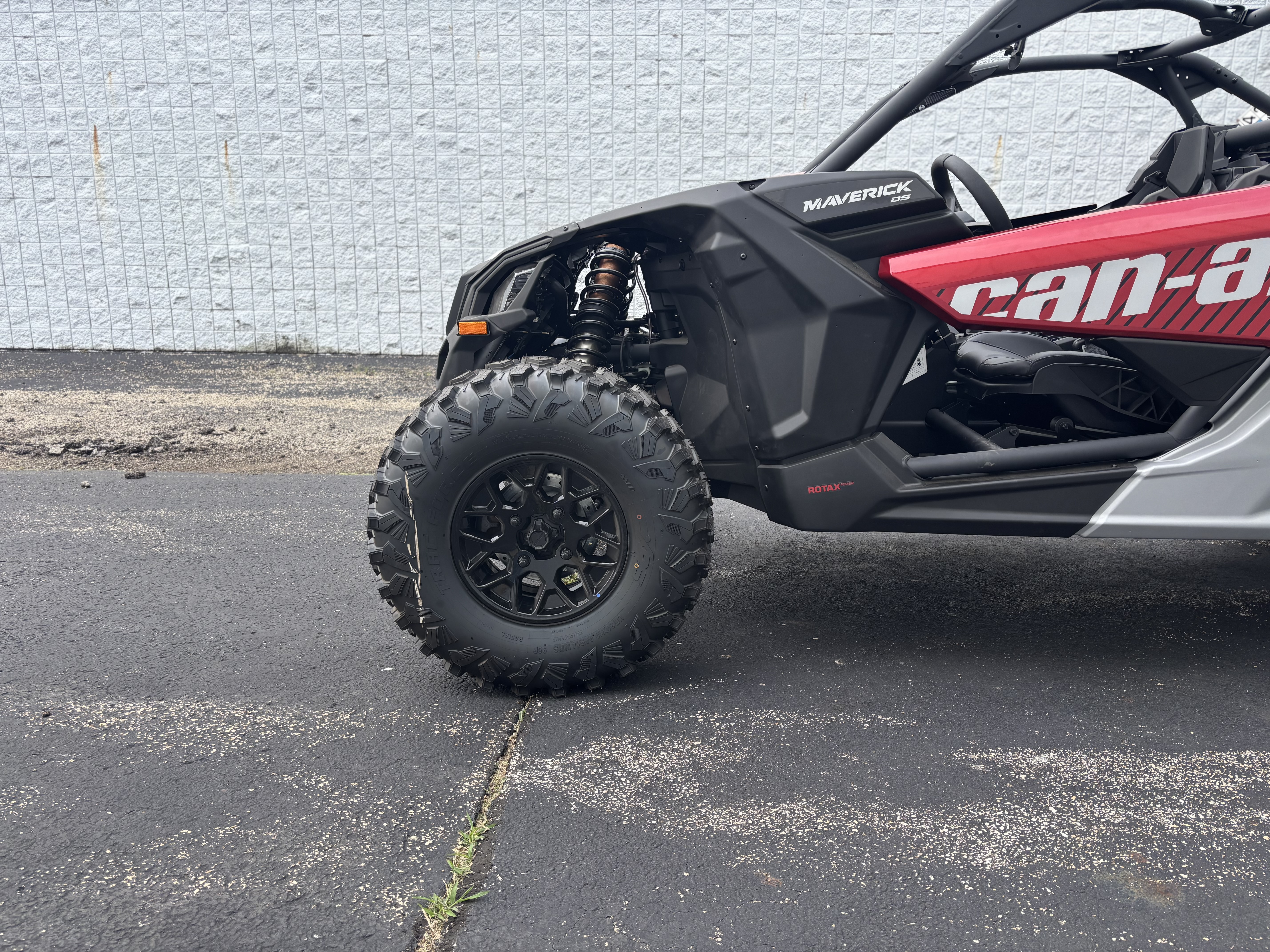 2025 Can-Am MAVERICK X3 DS TURBO RR - Photo 8