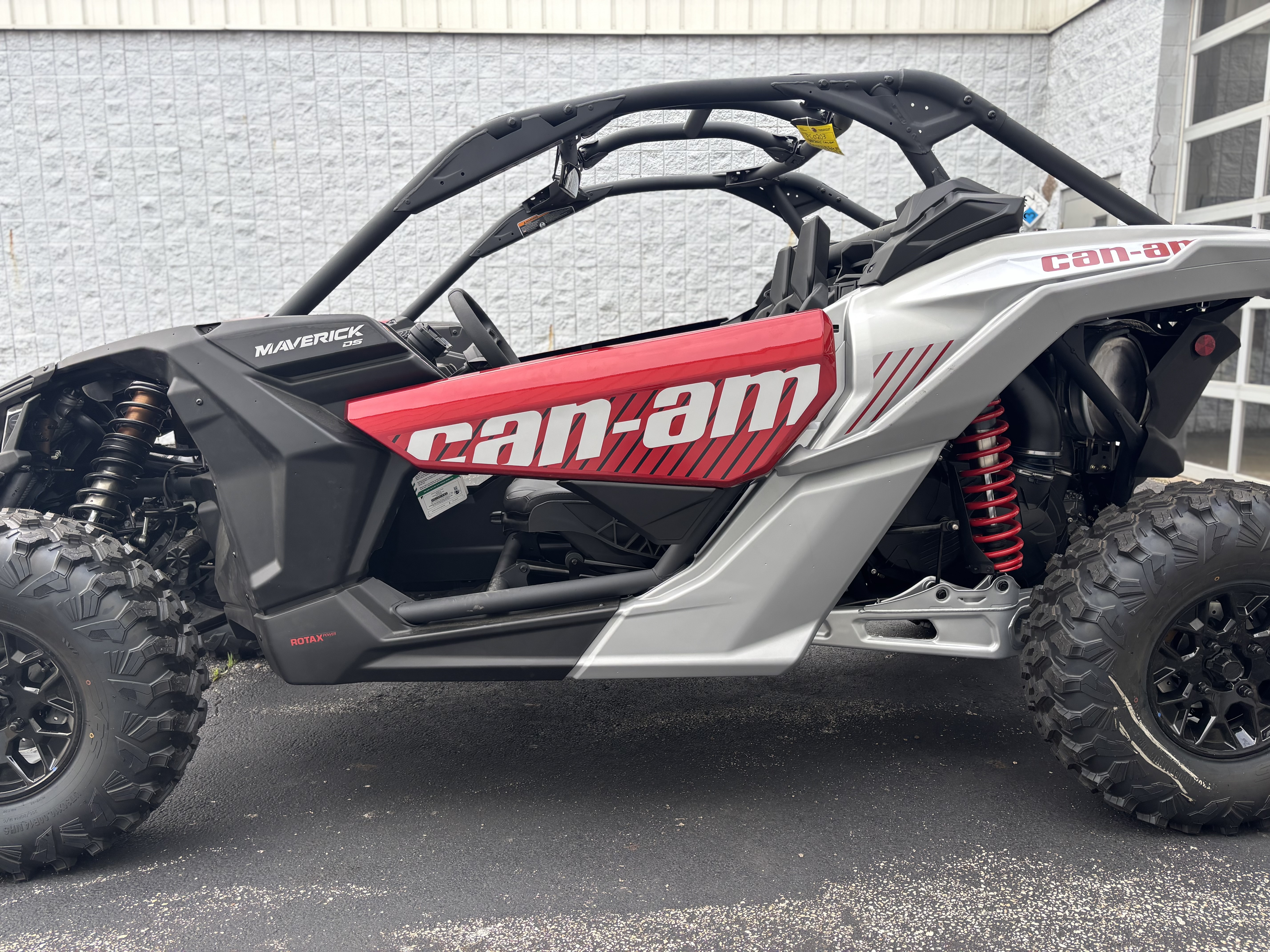 2025 Can-Am MAVERICK X3 DS TURBO RR - Photo 9
