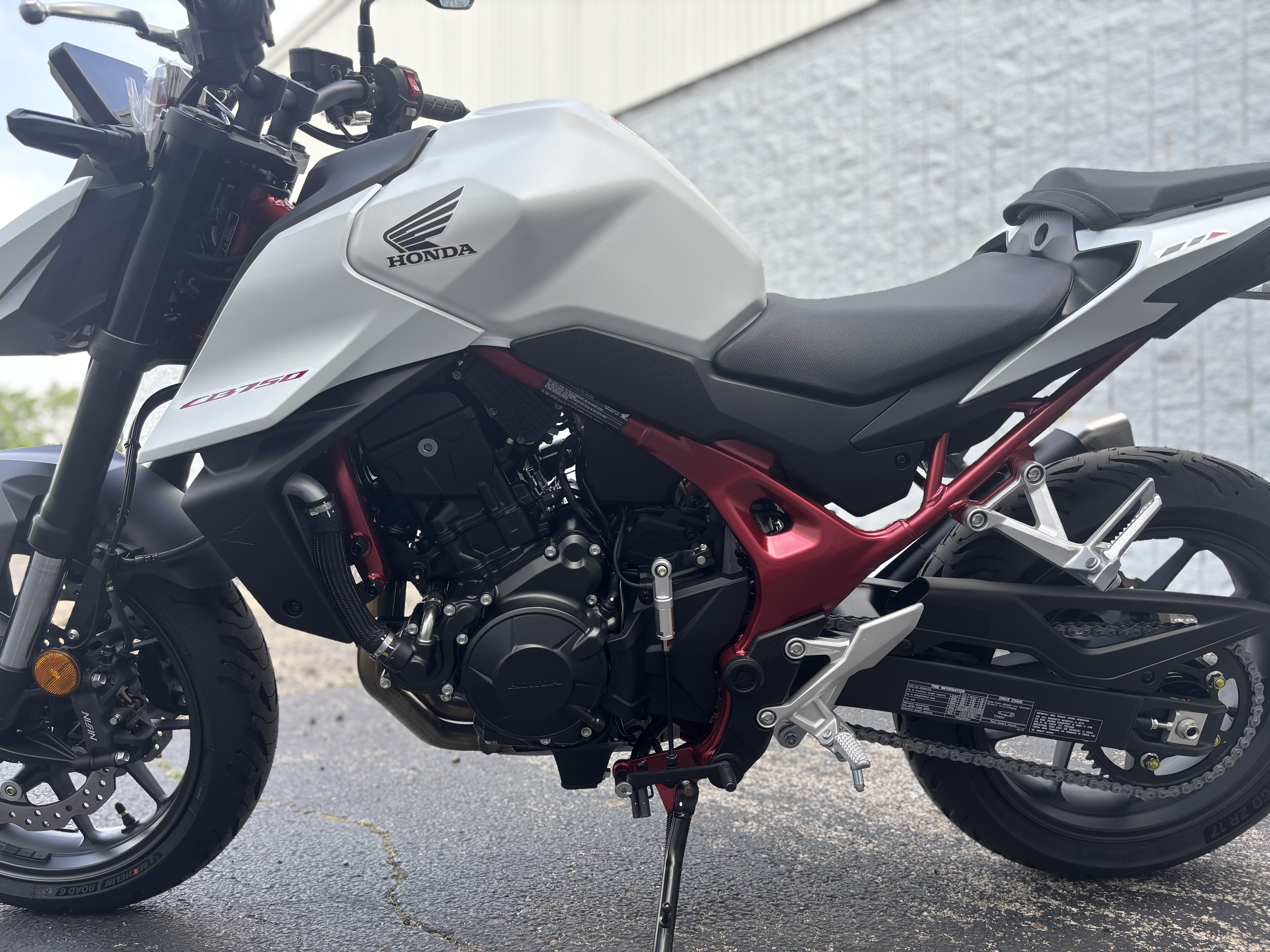 2025 Honda CB750 HORNET - Photo 10