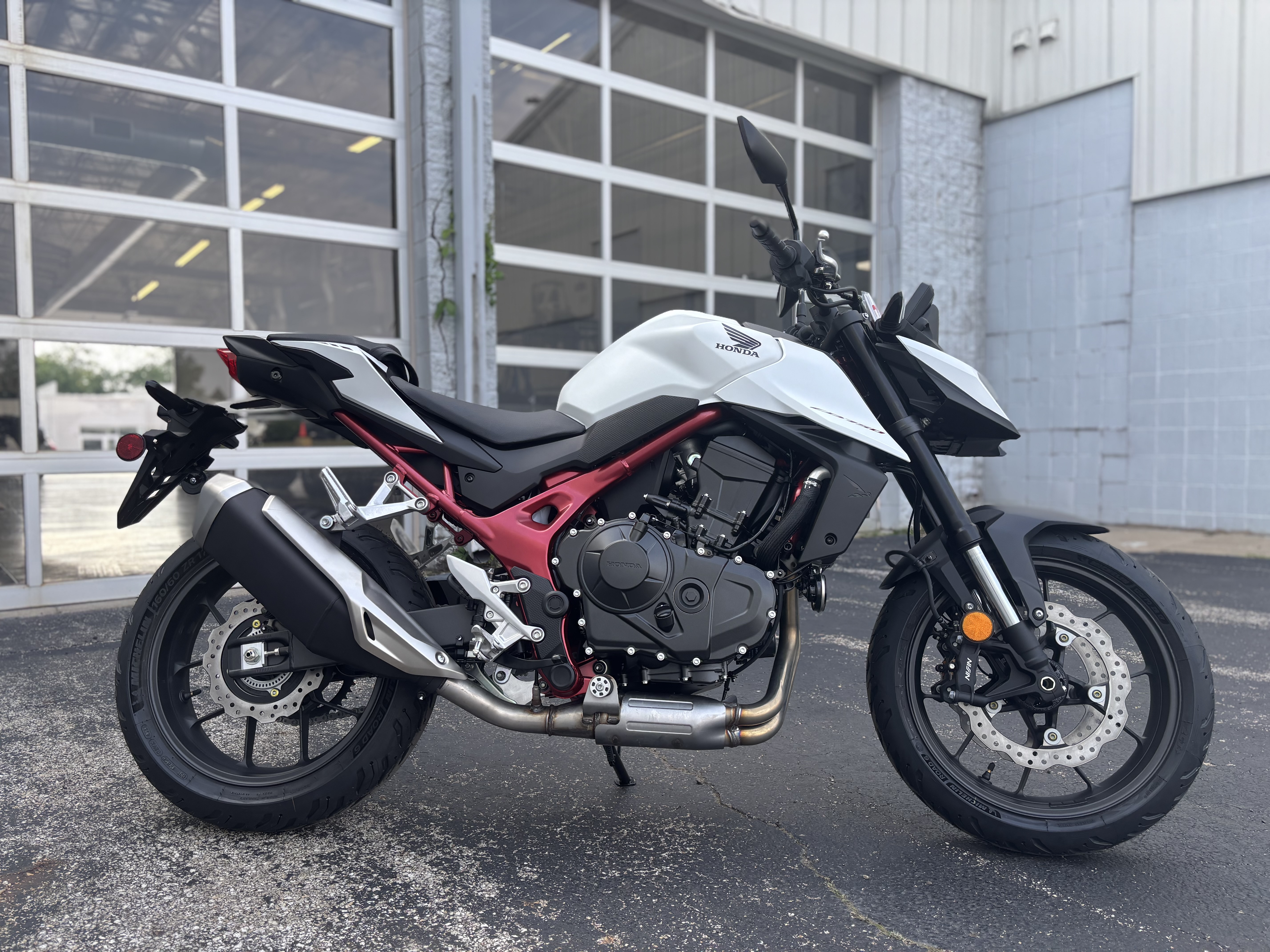 2025 Honda CB750 HORNET - Photo 2