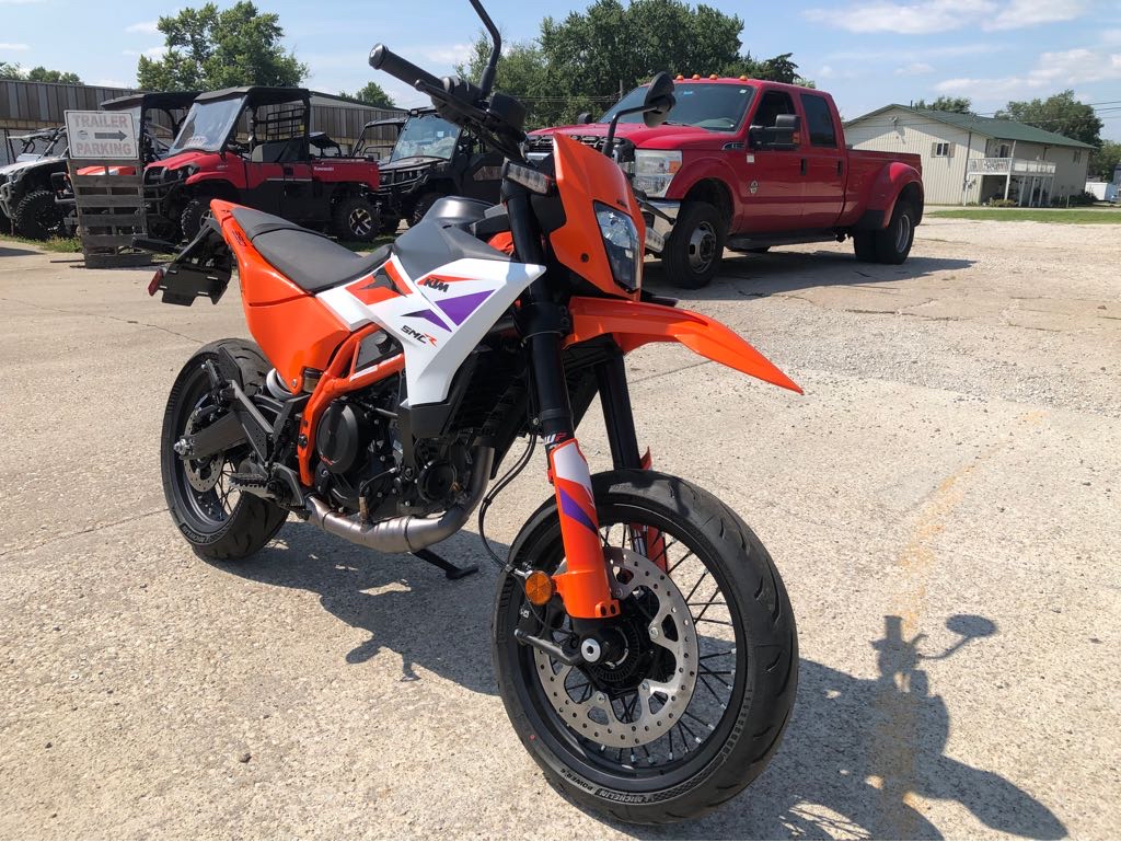 2025 KTM 390 SMC R