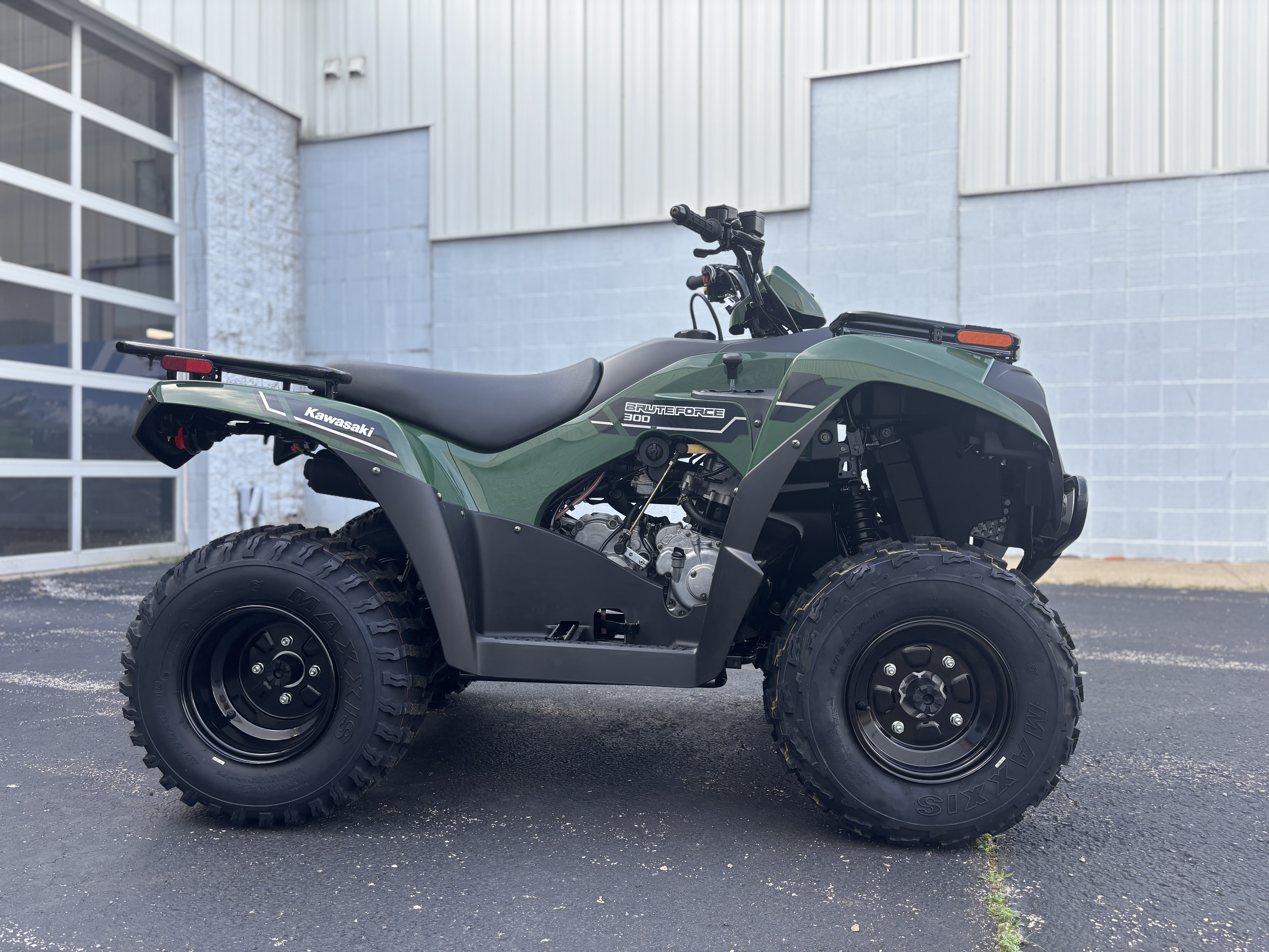 2025 Kawasaki BRUTE FORCE 300 - Photo 2