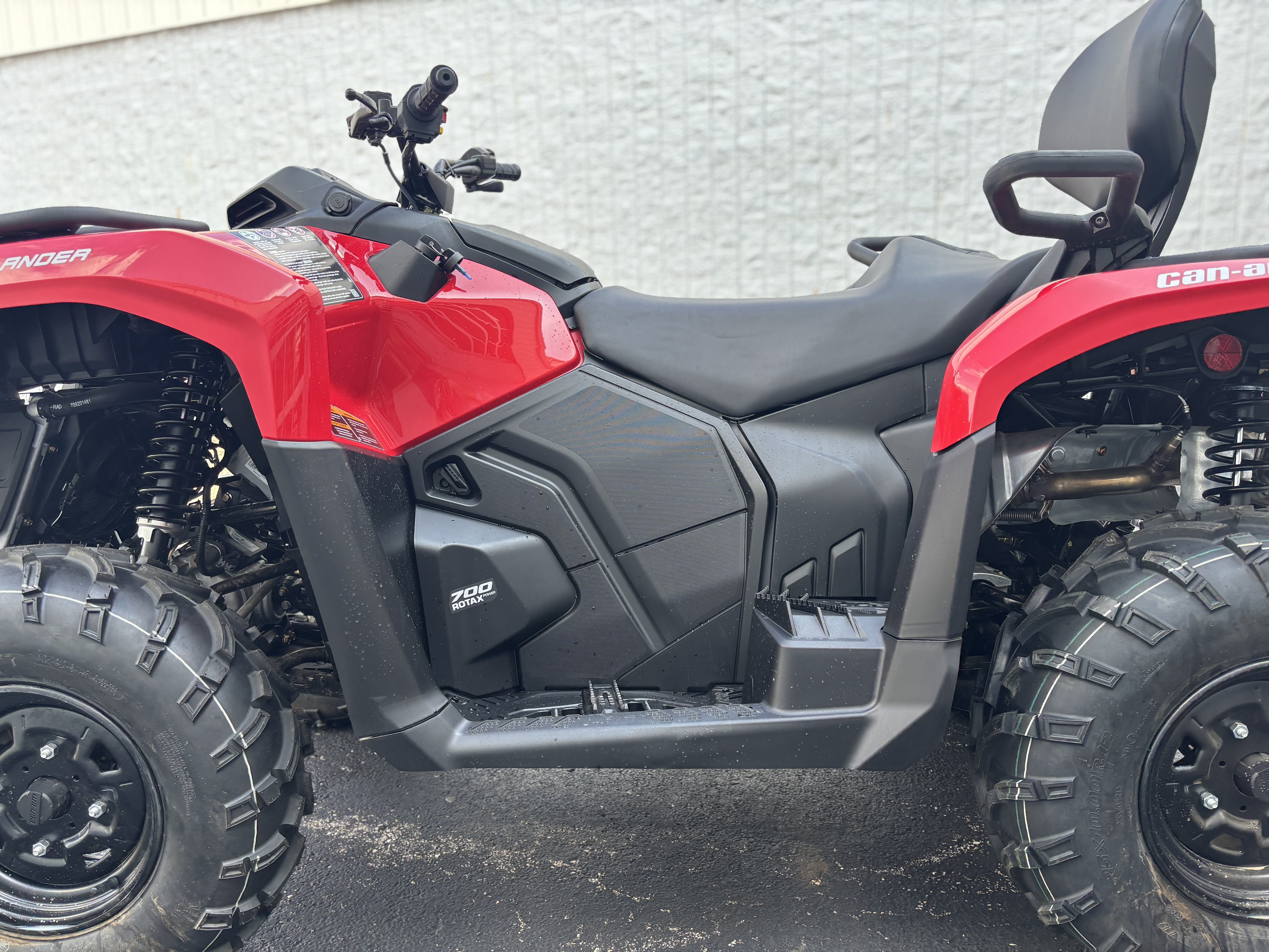 2025 Can-Am OUTLANDER MAX DPS 700 - Photo 10