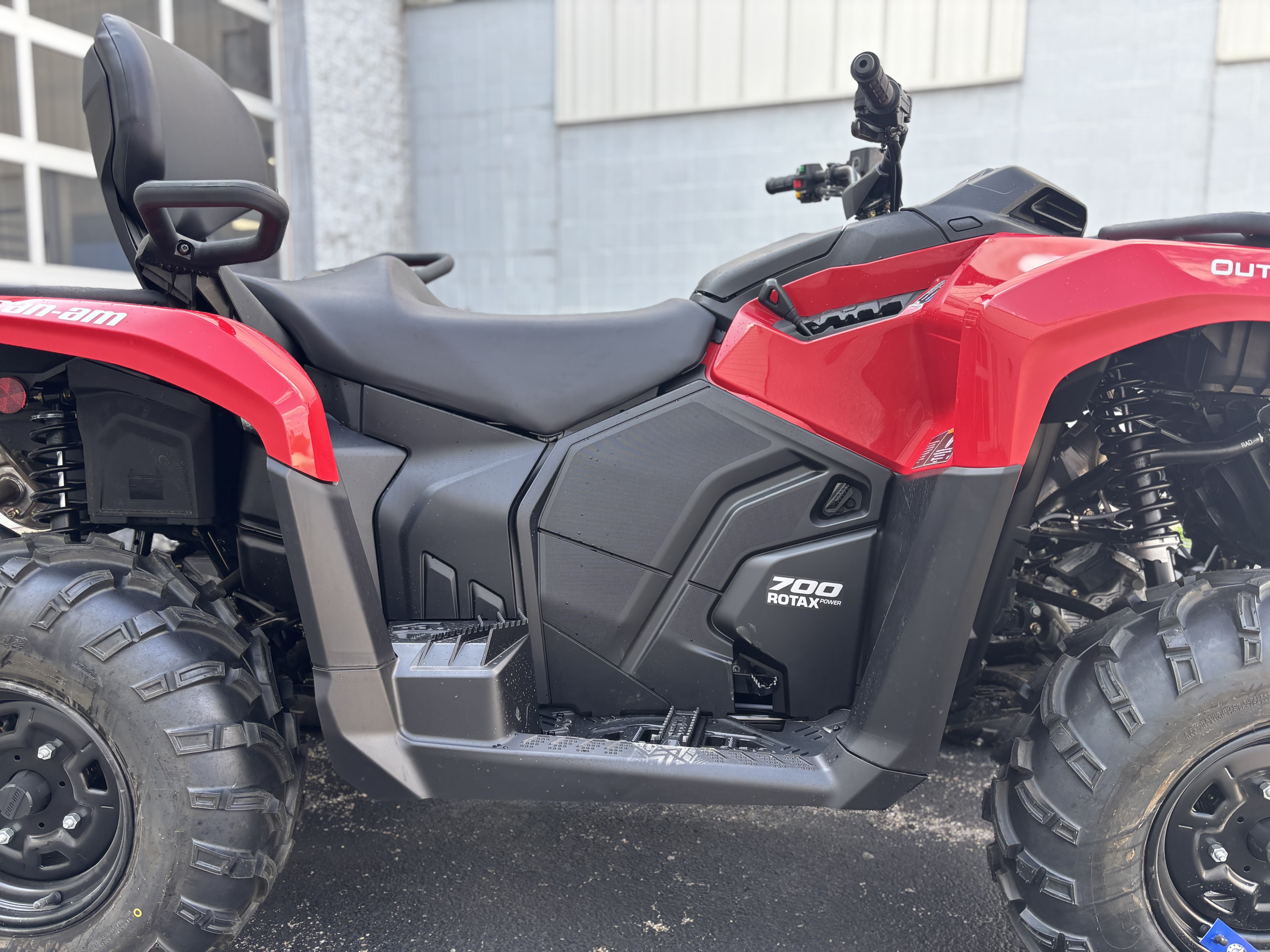 2025 Can-Am OUTLANDER MAX DPS 700 - Photo 4