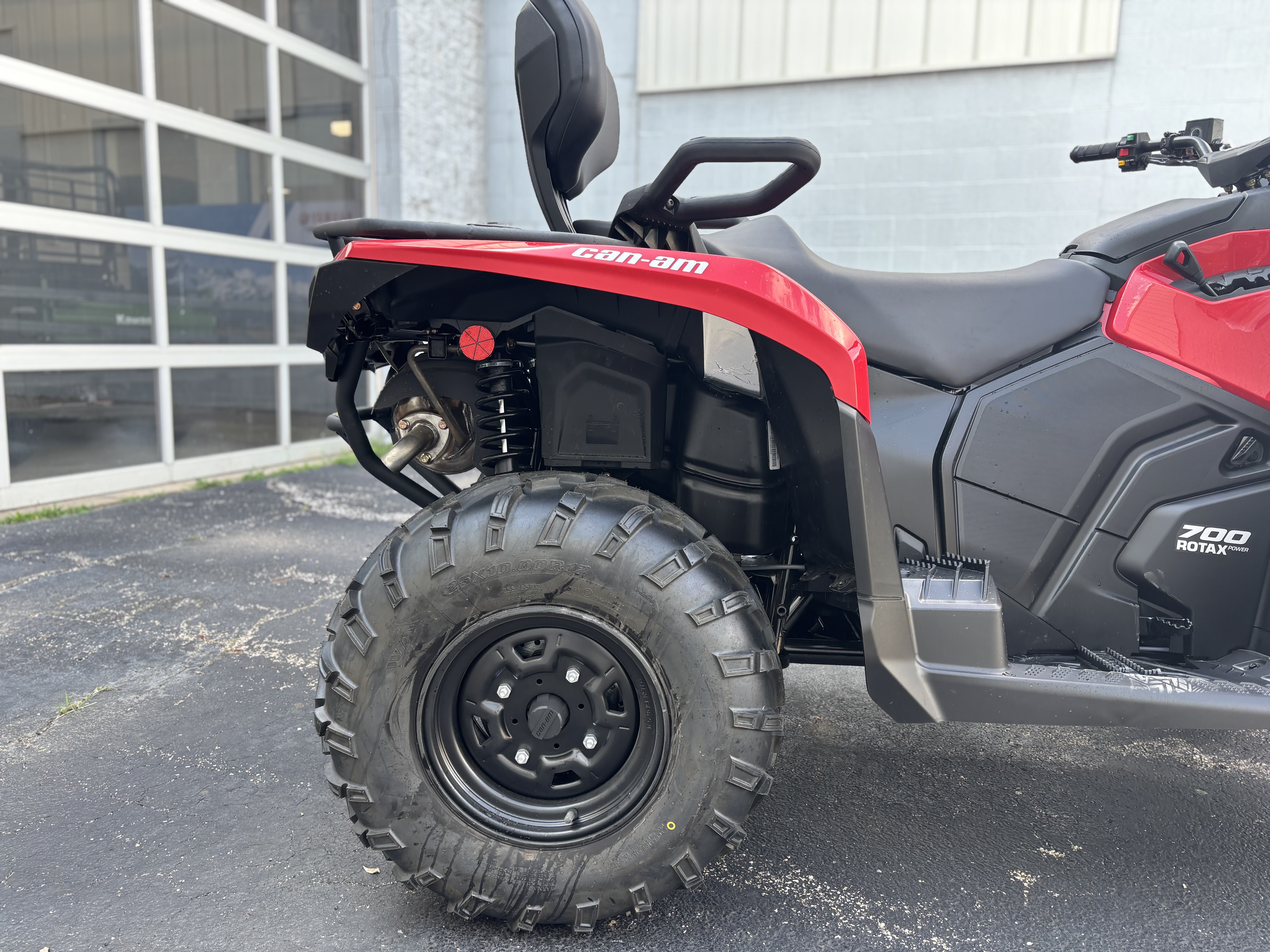2025 Can-Am OUTLANDER MAX DPS 700 - Photo 5