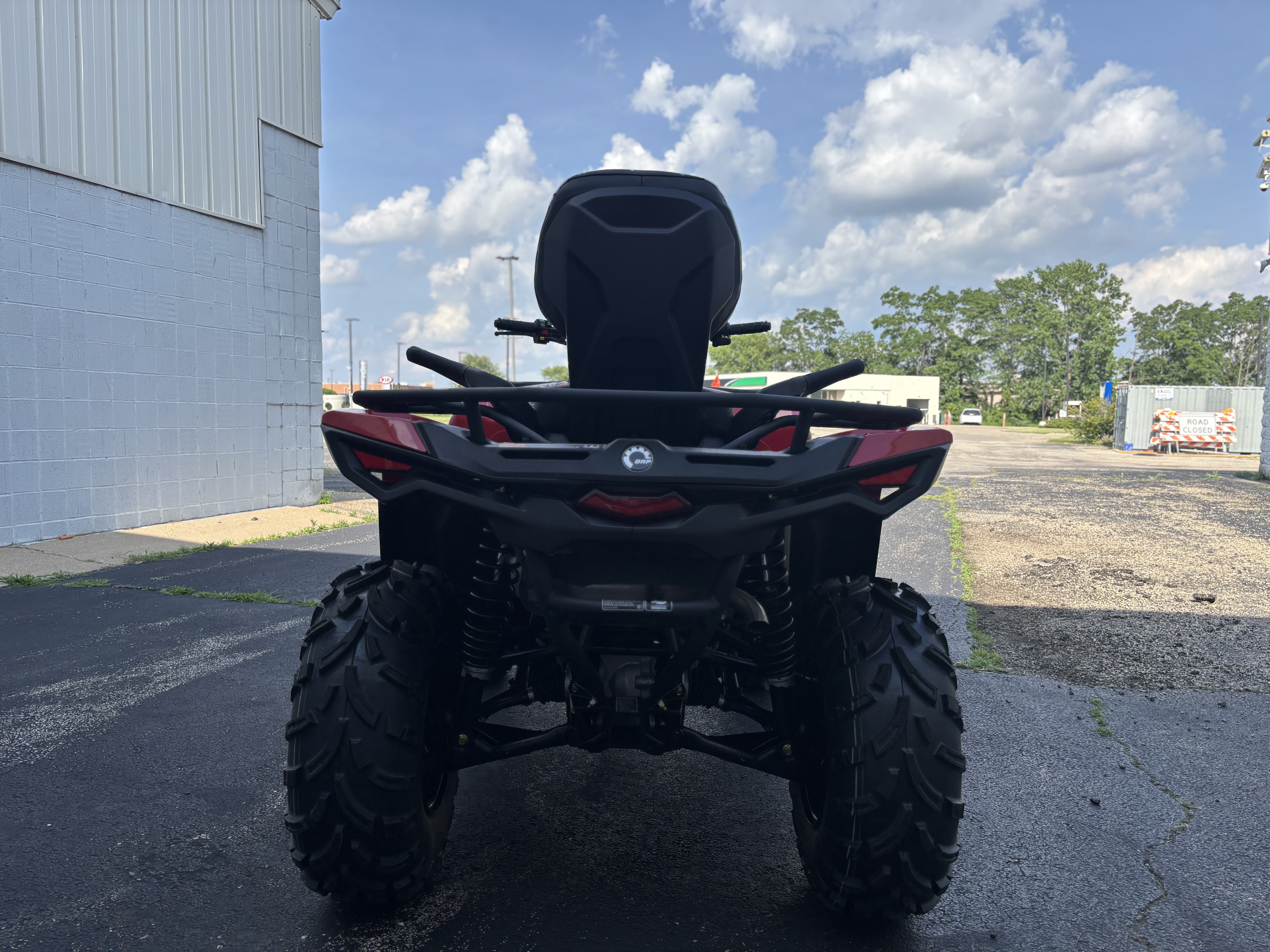 2025 Can-Am OUTLANDER MAX DPS 700 - Photo 6