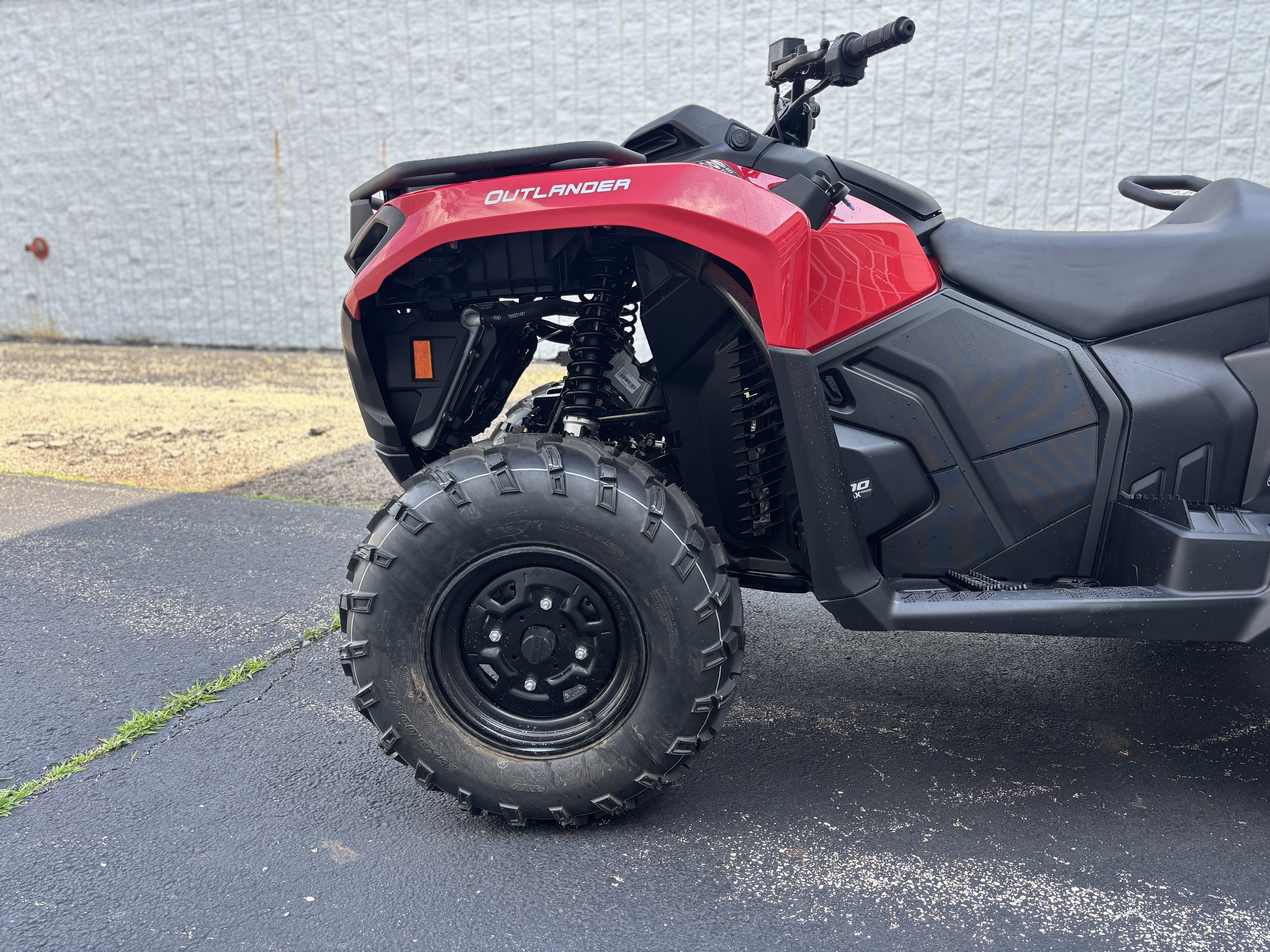 2025 Can-Am OUTLANDER MAX DPS 700 - Photo 9