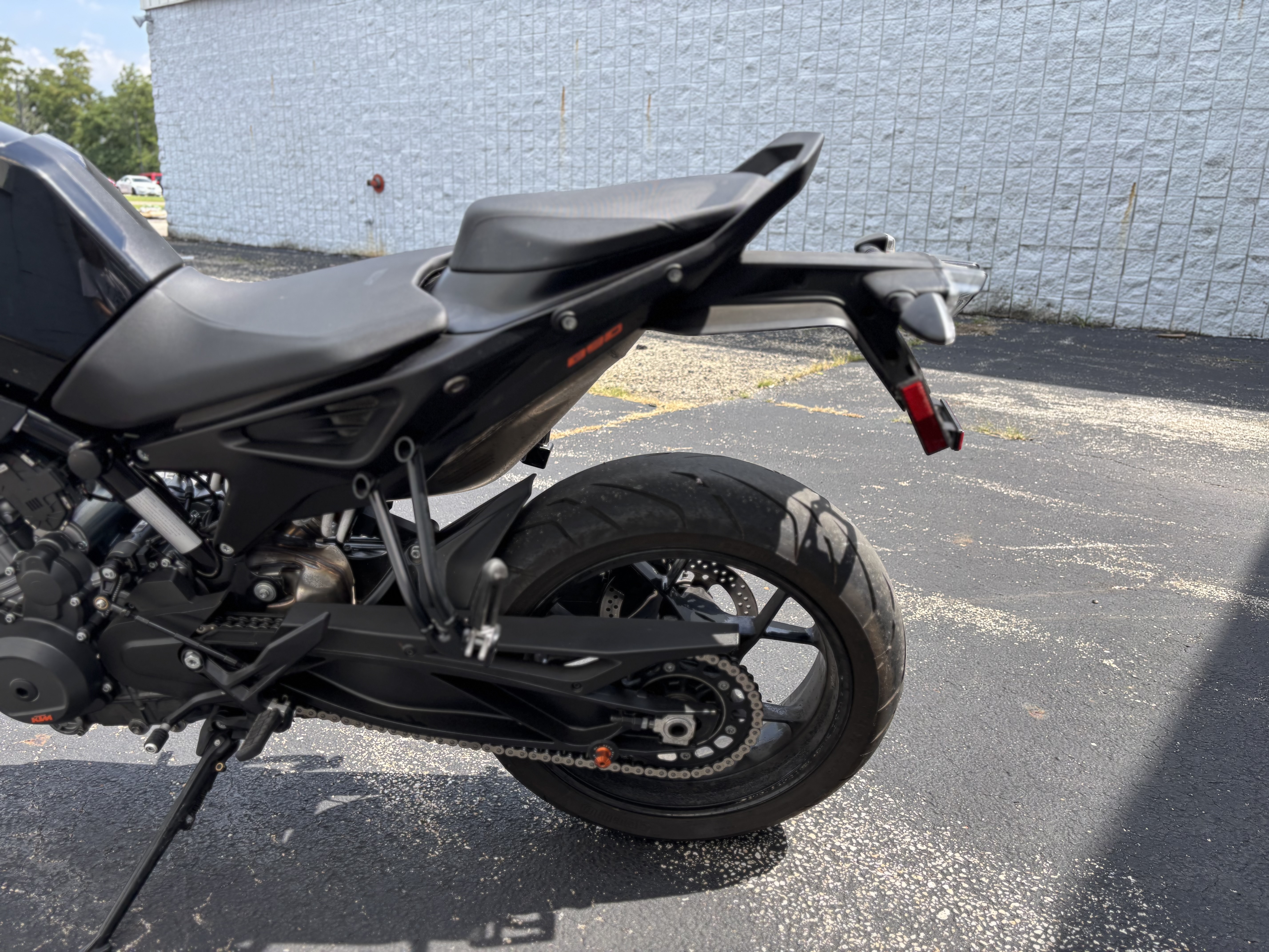 2021 KTM 890 DUKE R - Photo 11