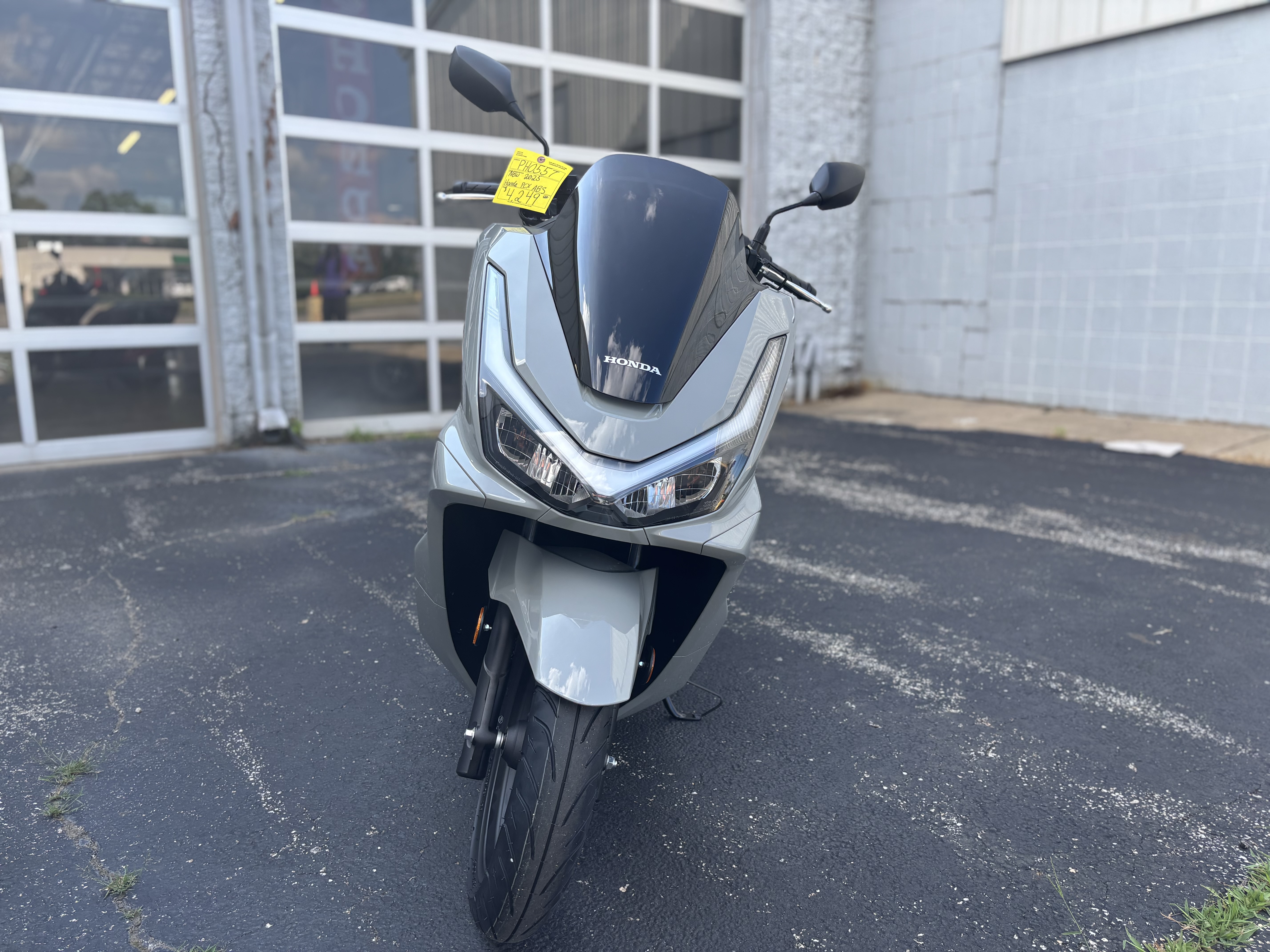 2025 Honda PCX ABS - Photo 12