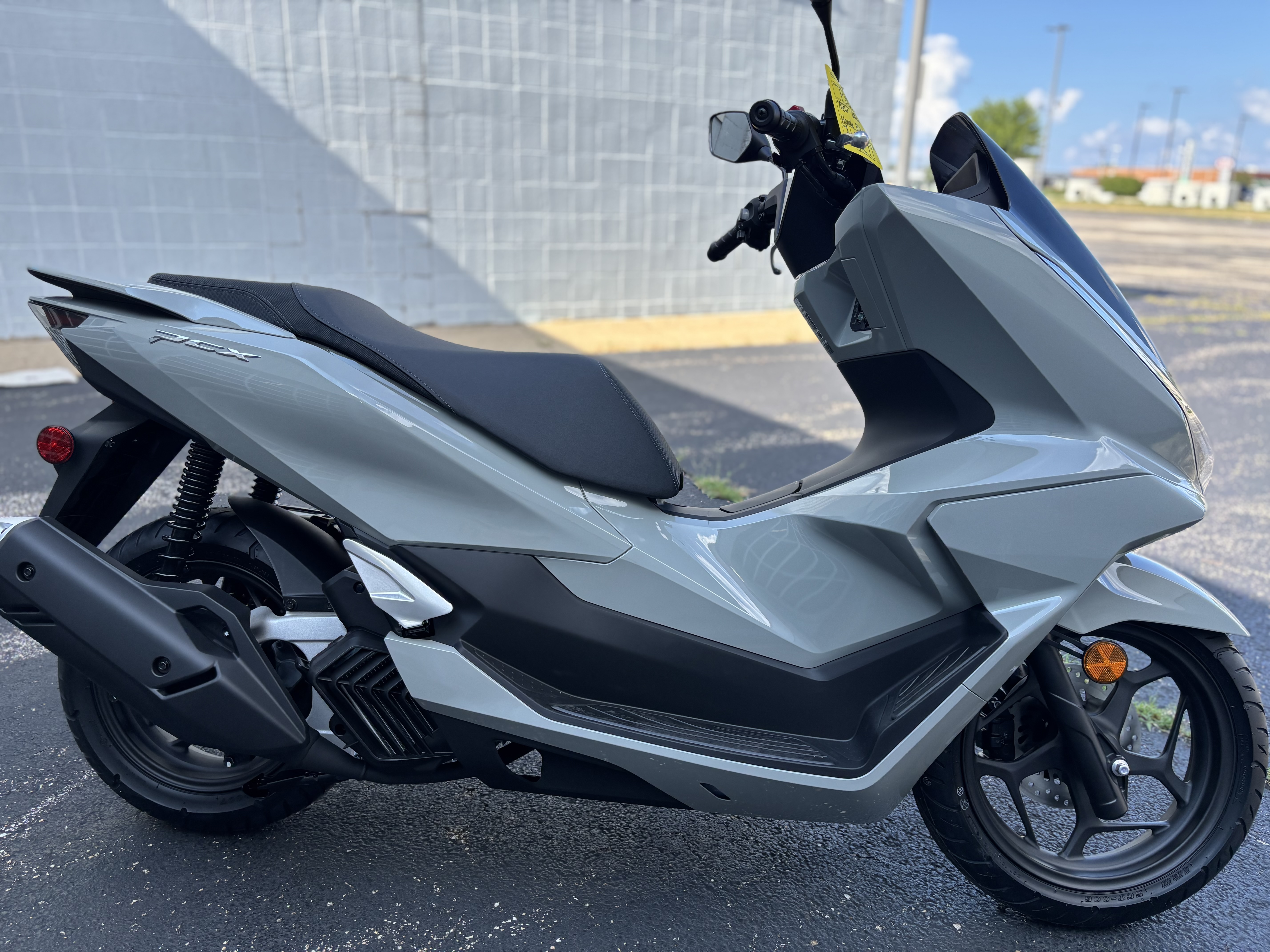 2025 Honda PCX ABS - Photo 4
