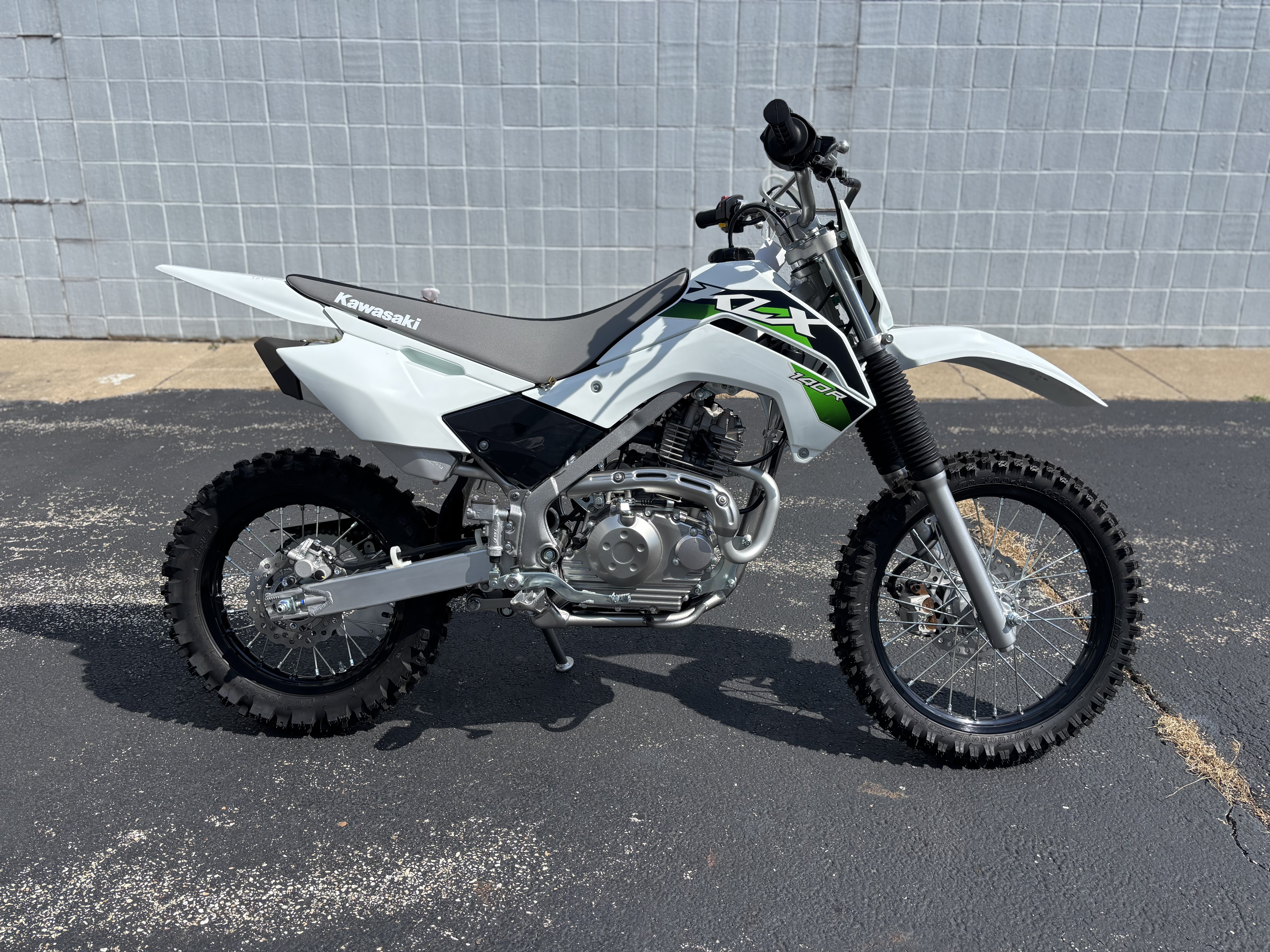 2026 Kawasaki KLX 140R - Photo 2
