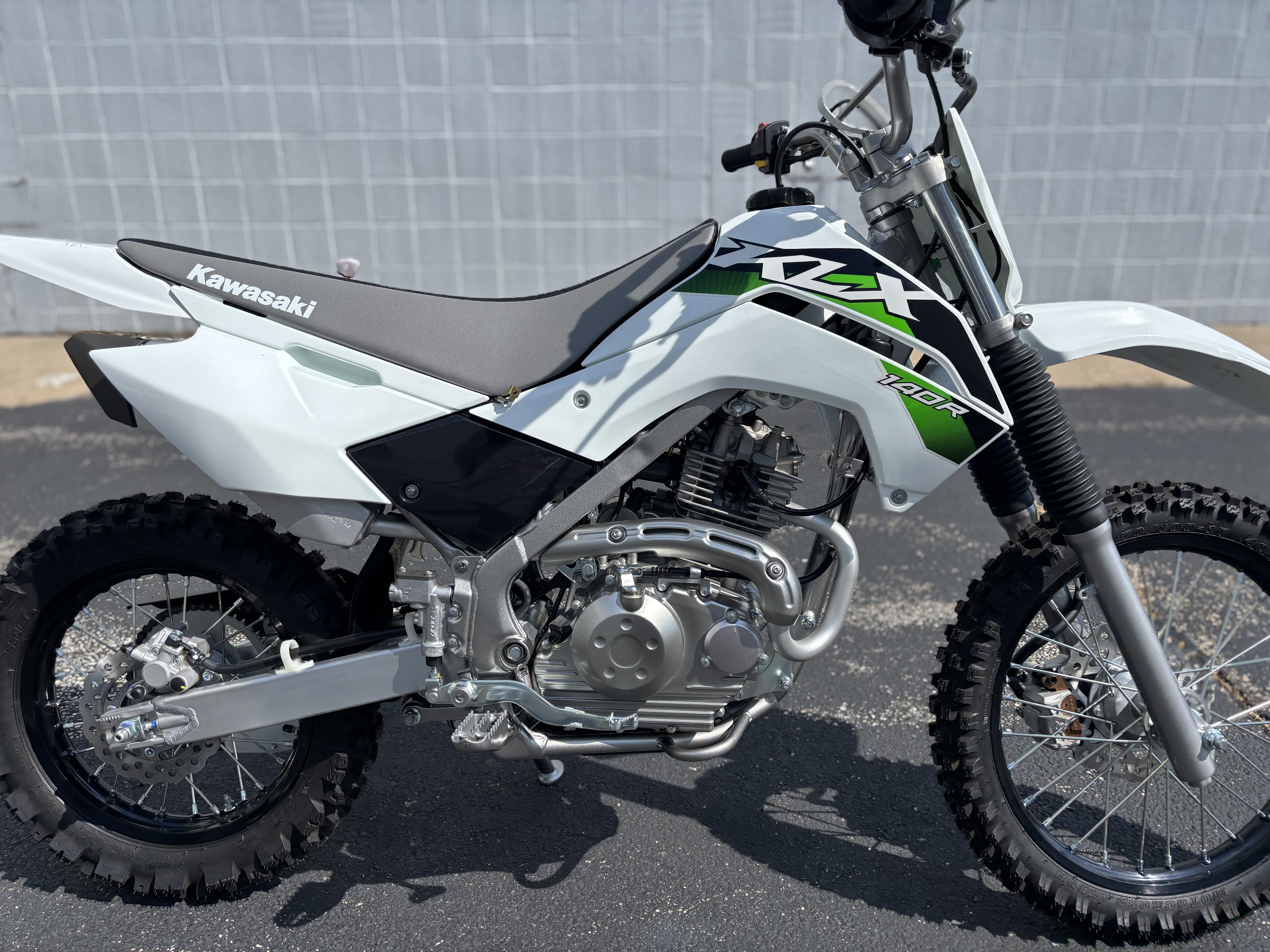 2026 Kawasaki KLX 140R - Photo 4