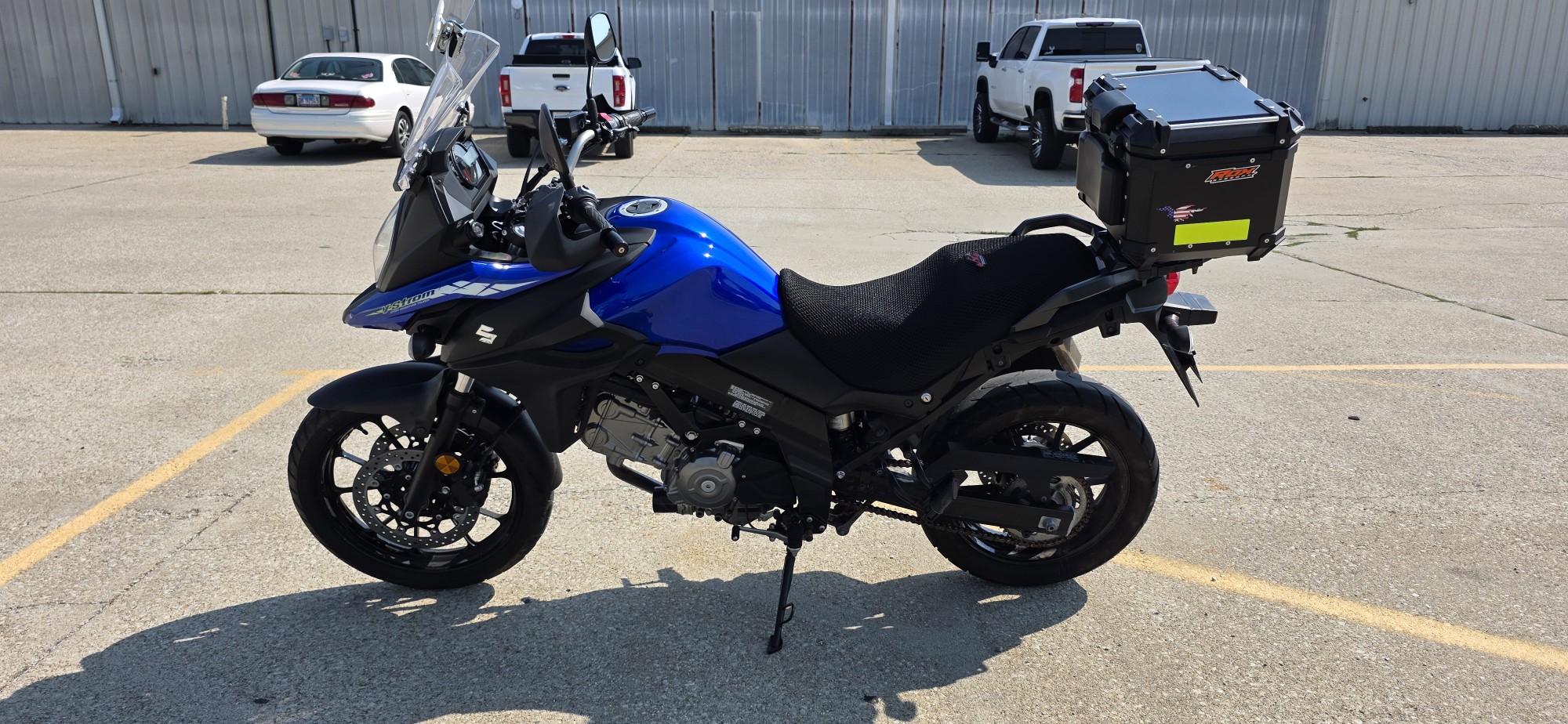 2023 Suzuki V-STROM 650 - Photo 2