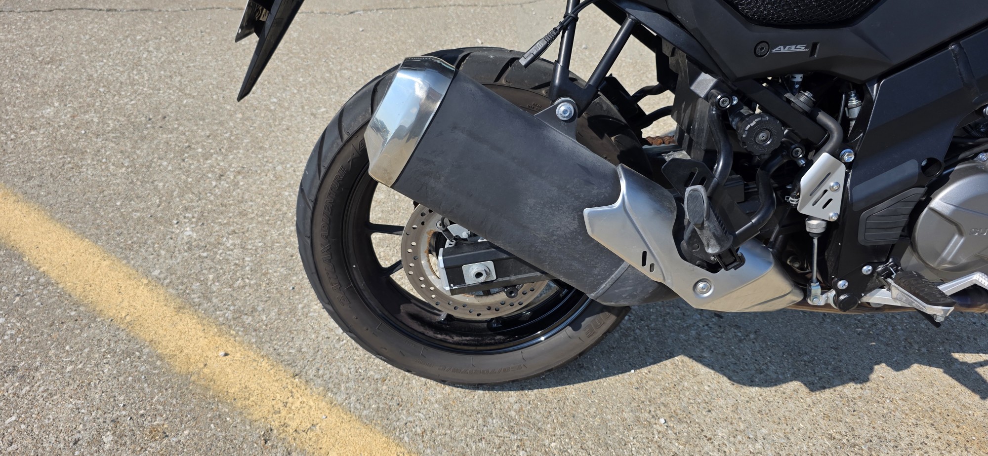 2023 Suzuki V-STROM 650 - Photo 3
