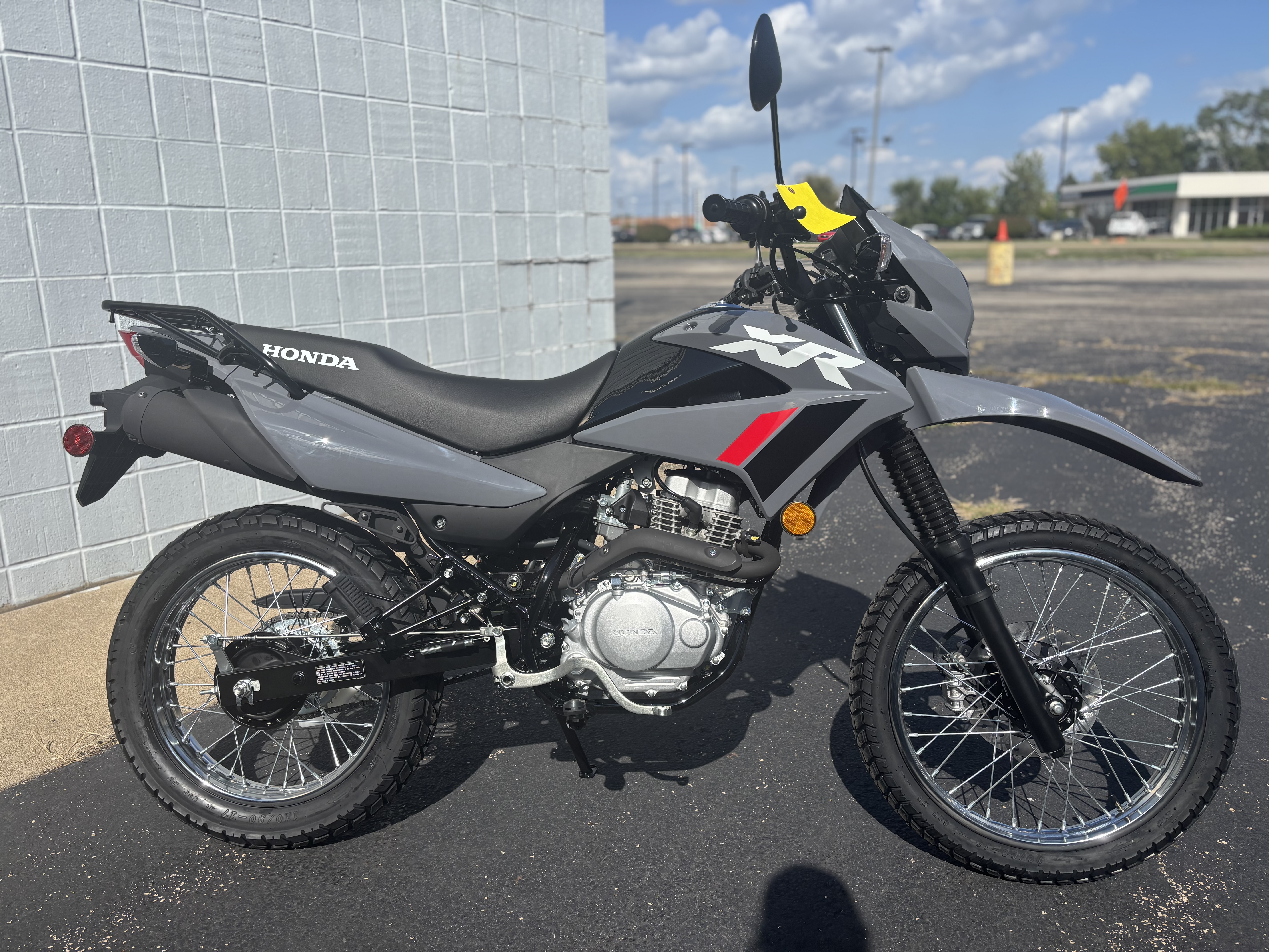 2025 Honda XR 150L - Photo 2