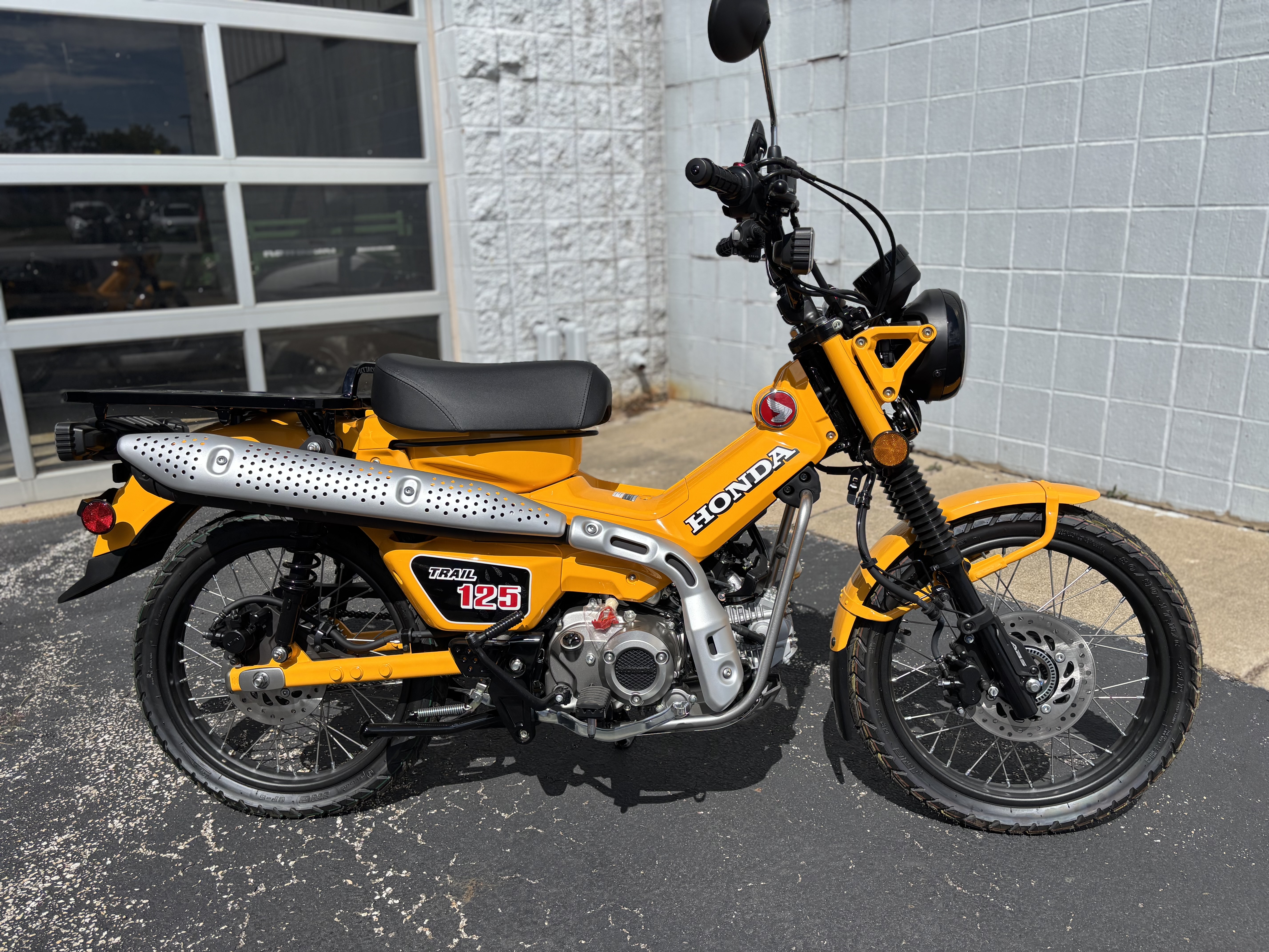 2024 Honda TRAIL 125 - Photo 2