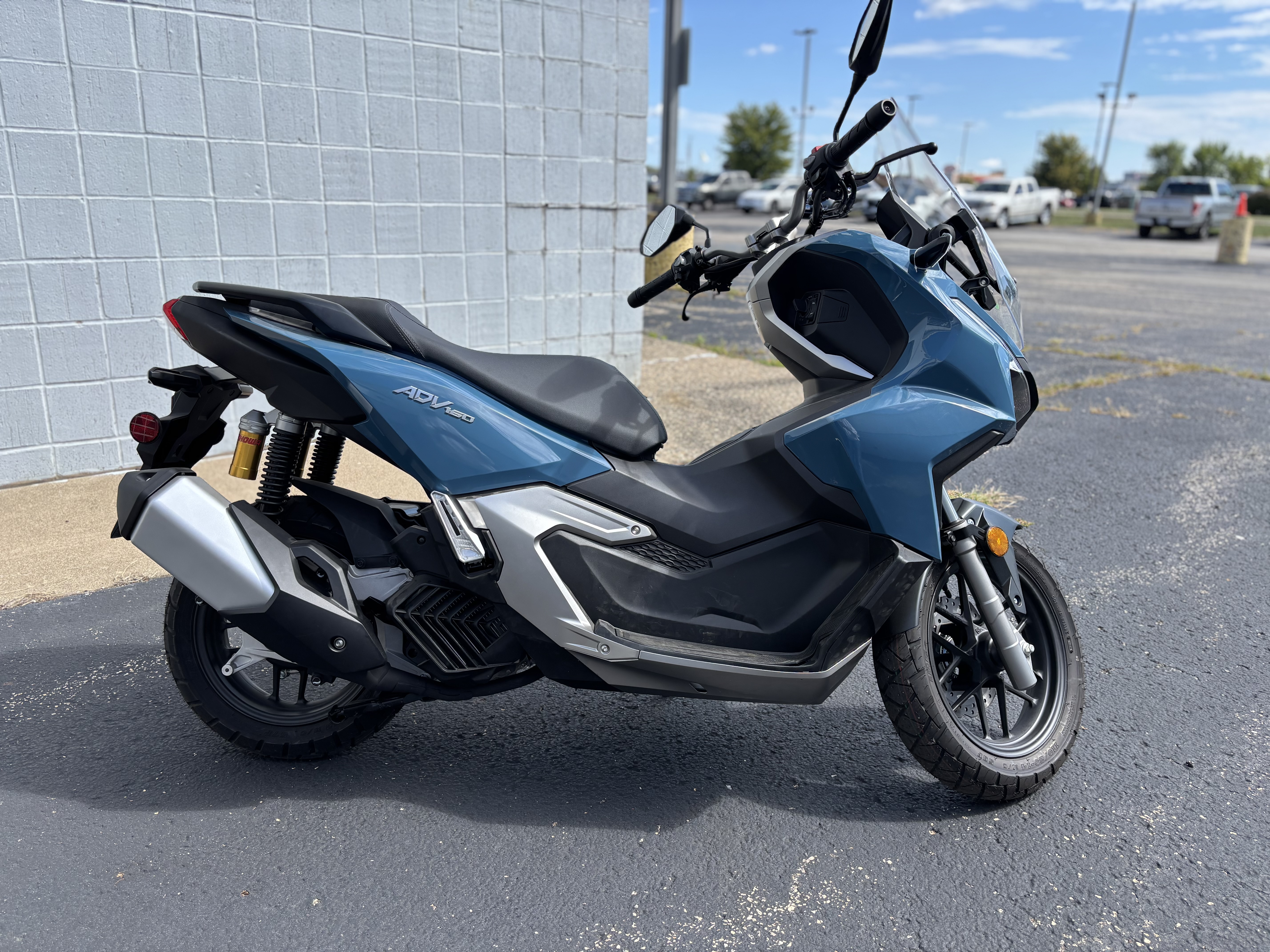 2025 Honda ADV 160 - Photo 2