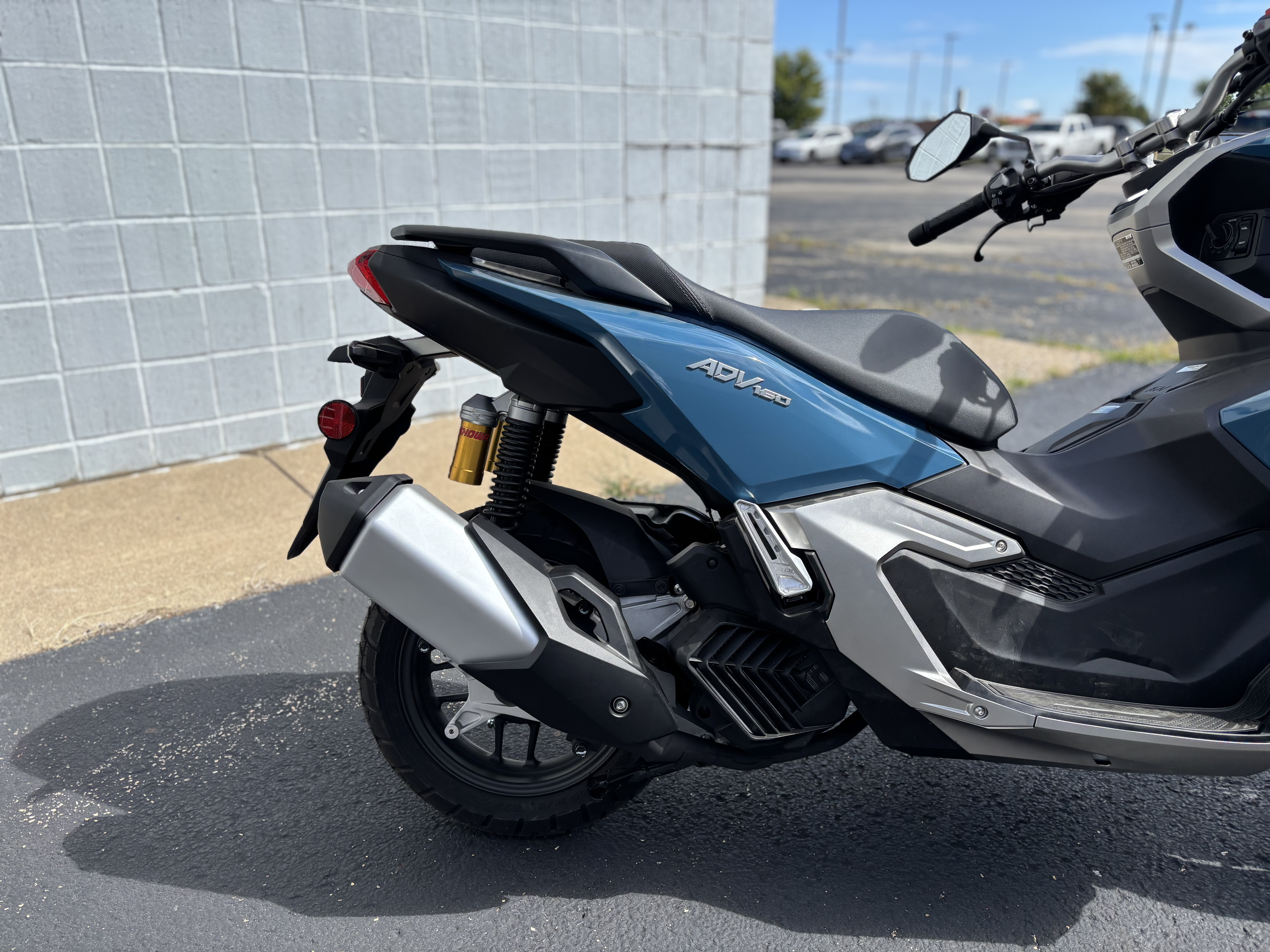 2025 Honda ADV 160 - Photo 3