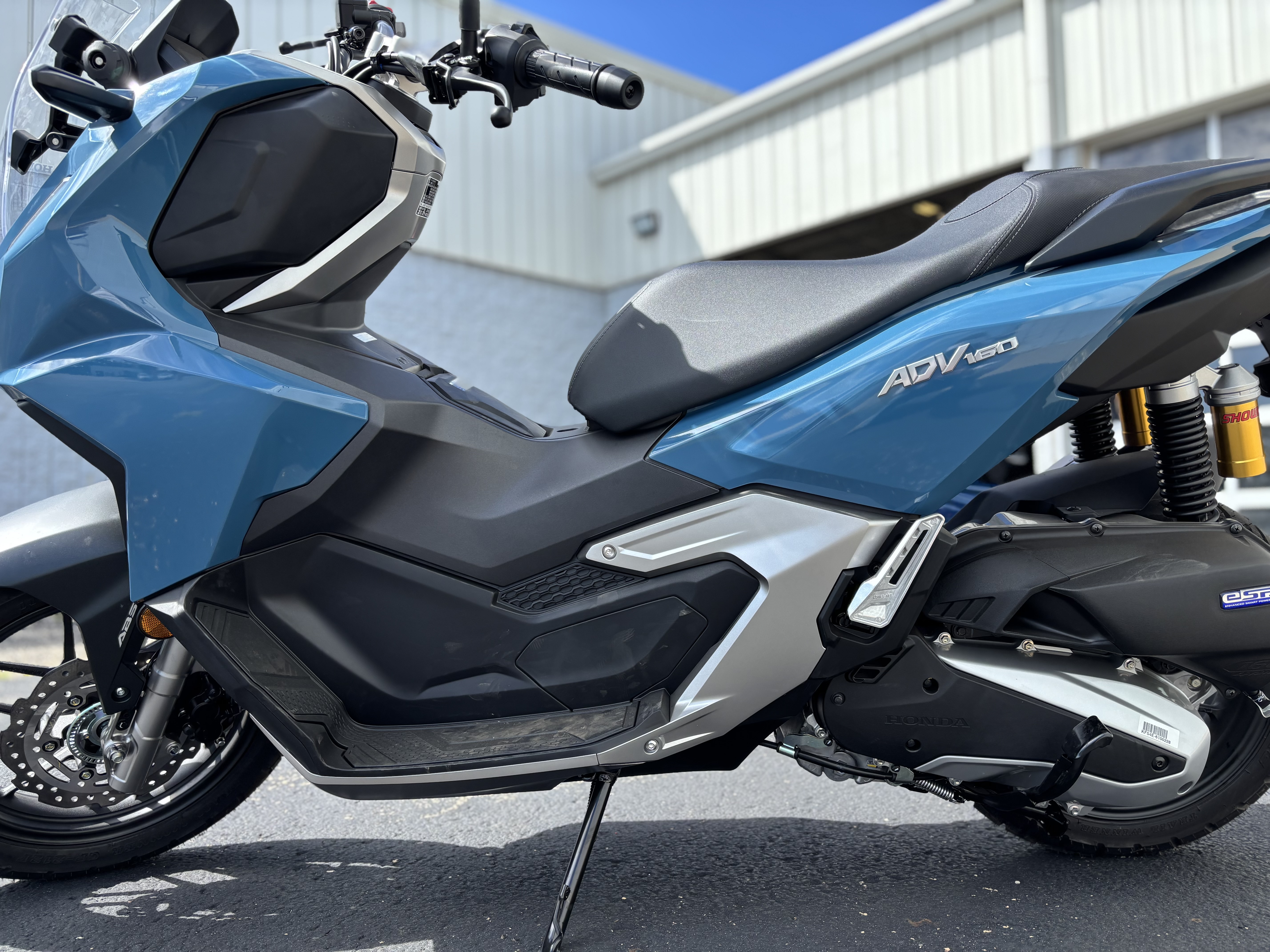 2025 Honda ADV 160 - Photo 9