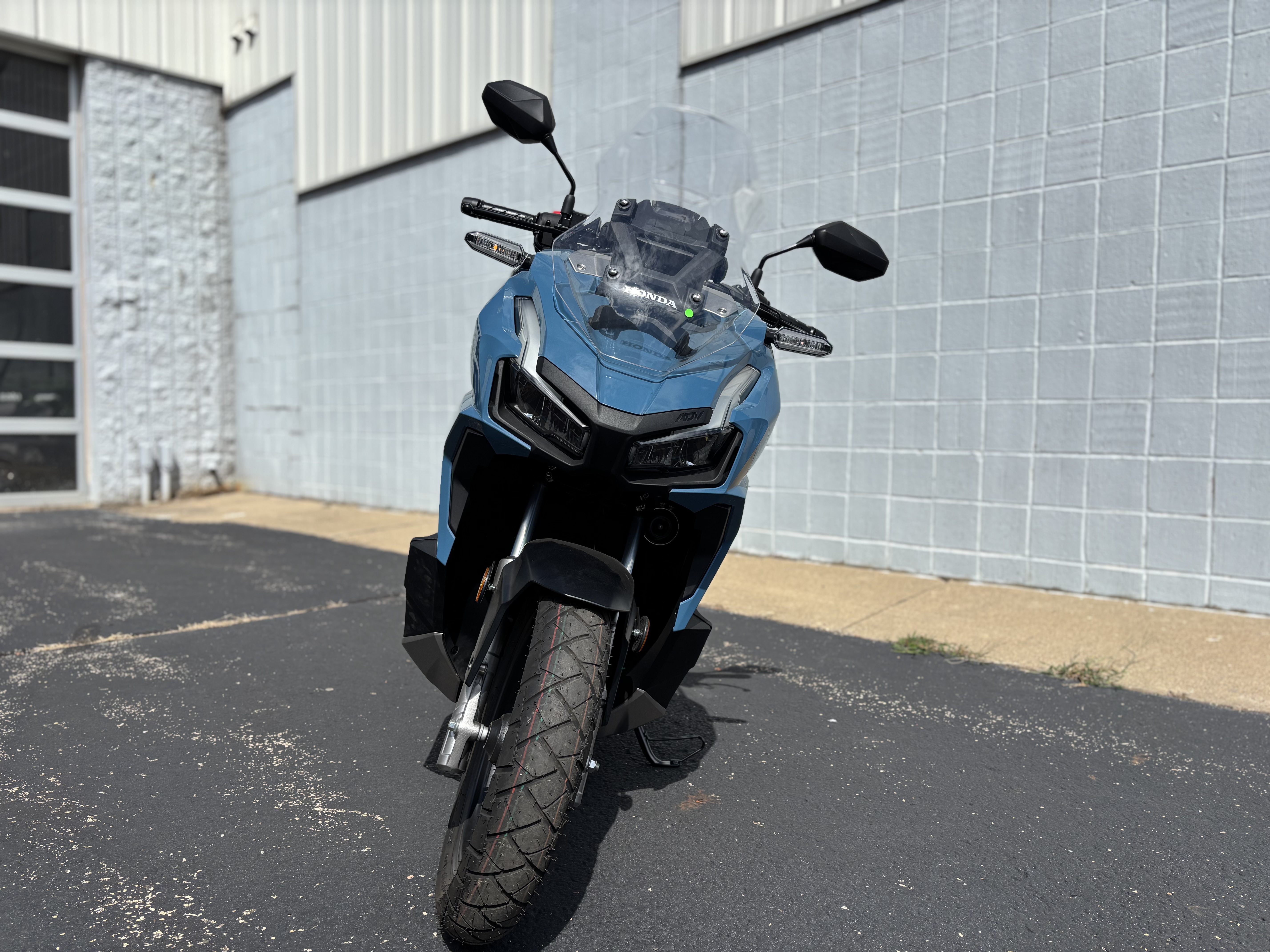 2025 Honda ADV 160 - Photo 10