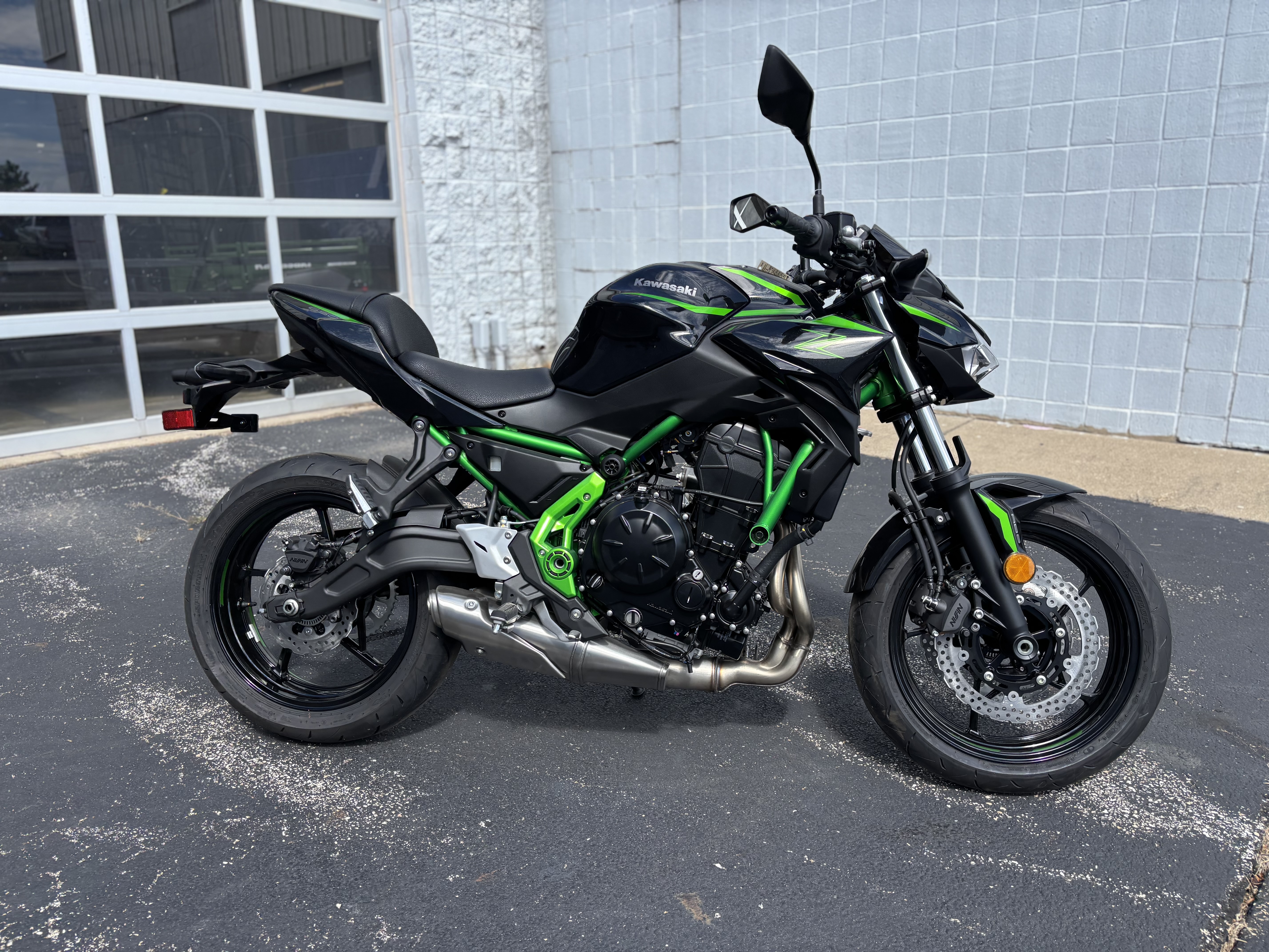 2025 Kawasaki Z650 ABS - Photo 2
