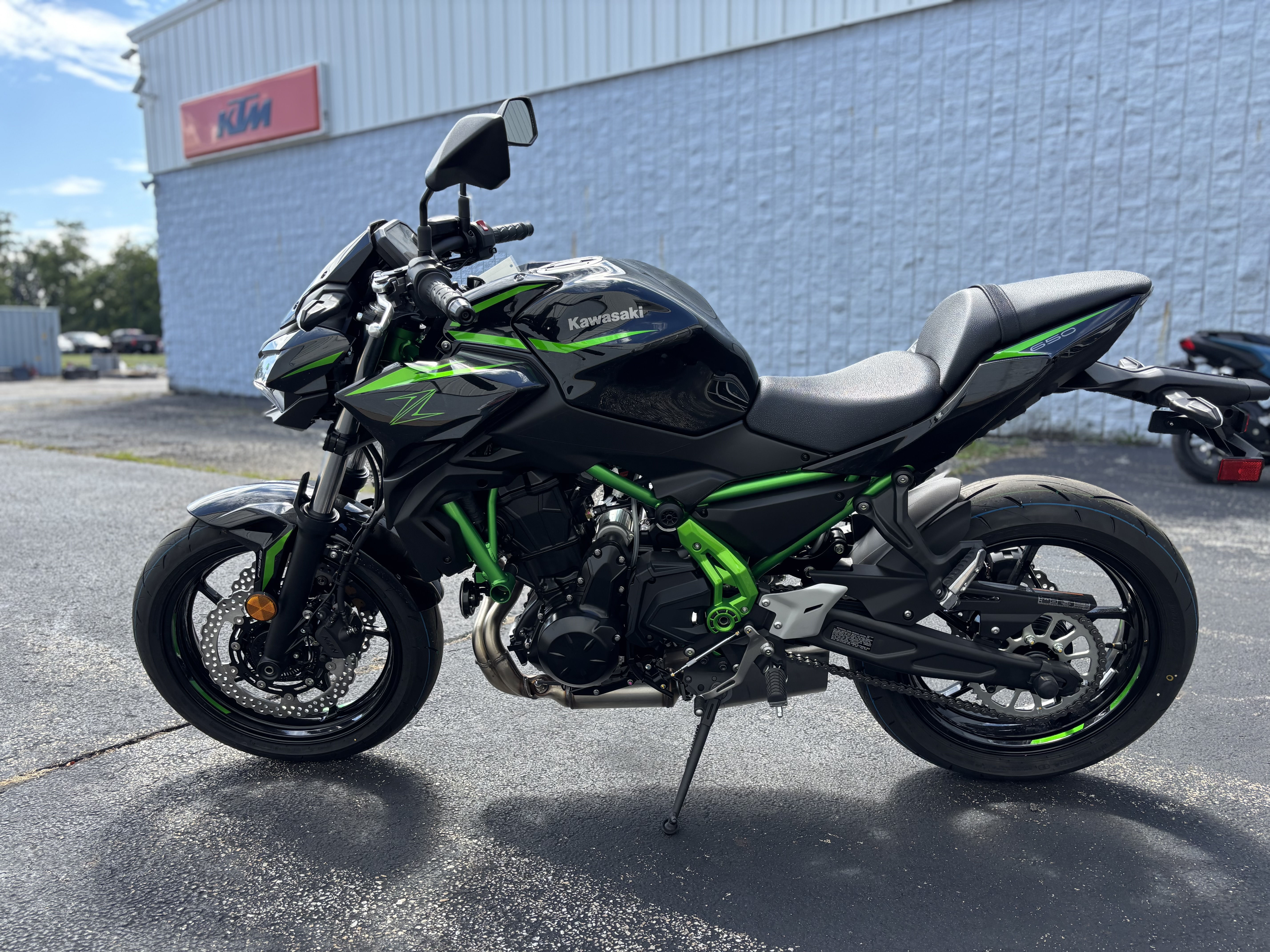 2025 Kawasaki Z650 ABS - Photo 8