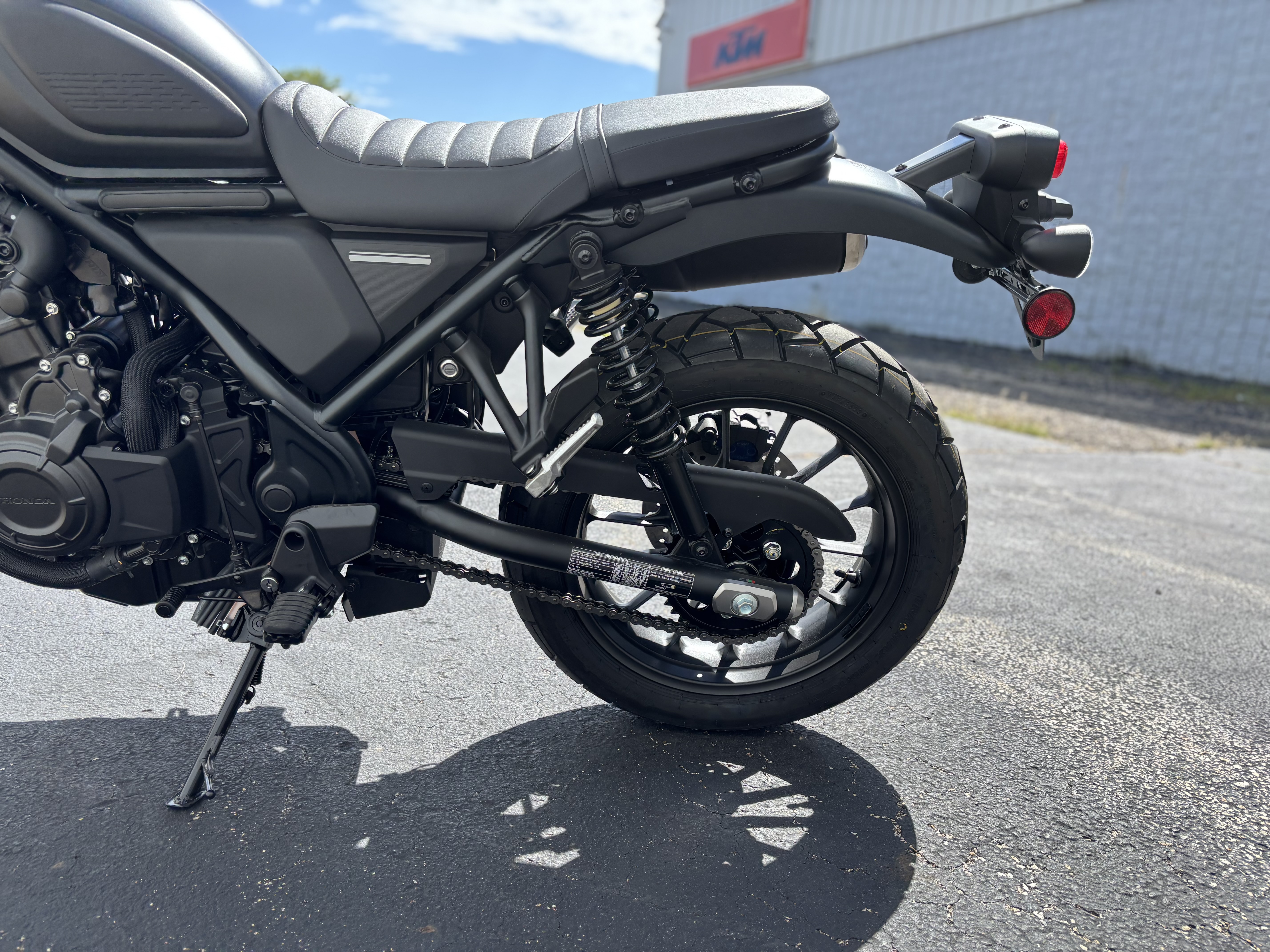 2024 Honda SCL 500 - Photo 11