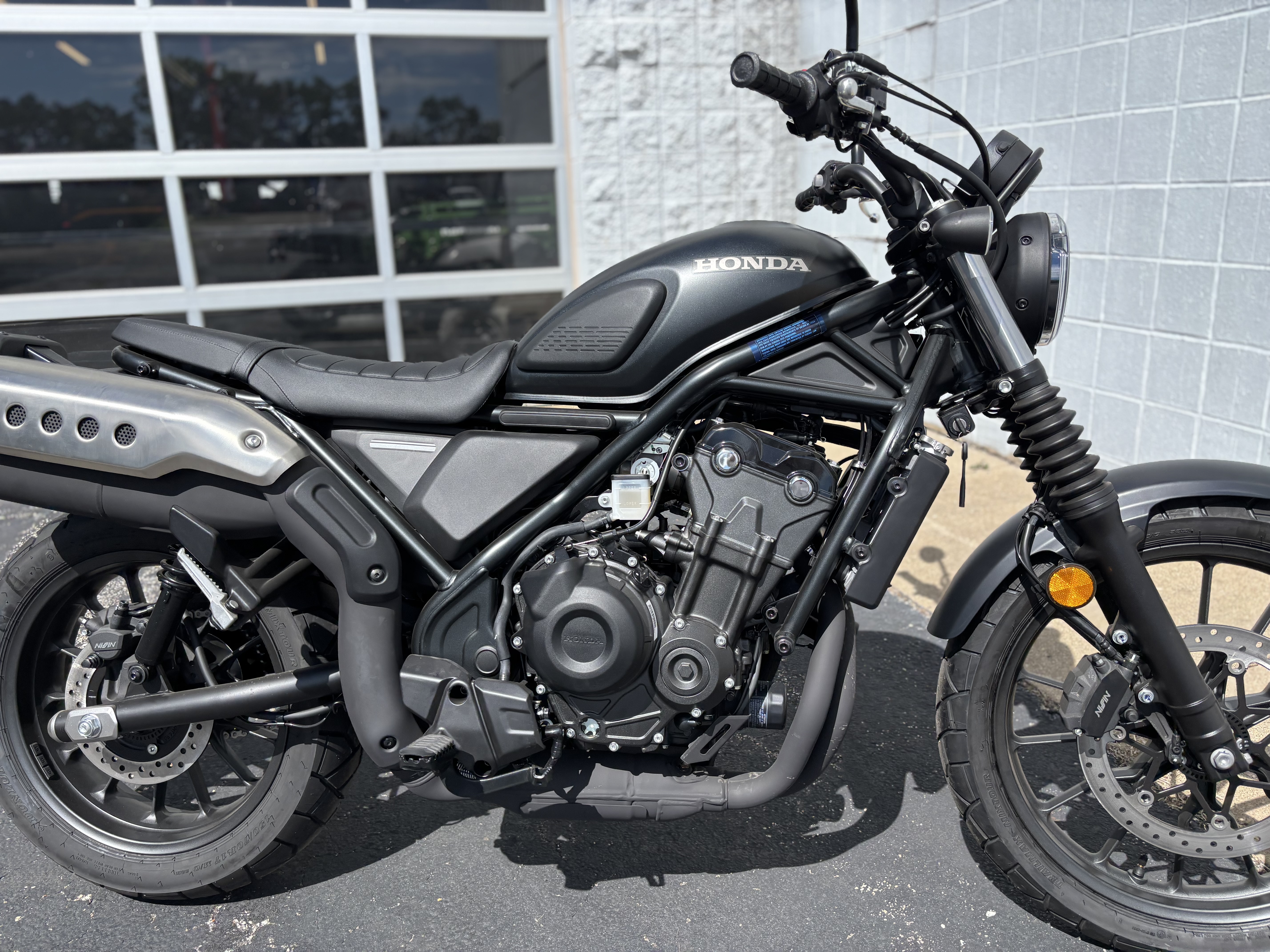 2024 Honda SCL 500 - Photo 4