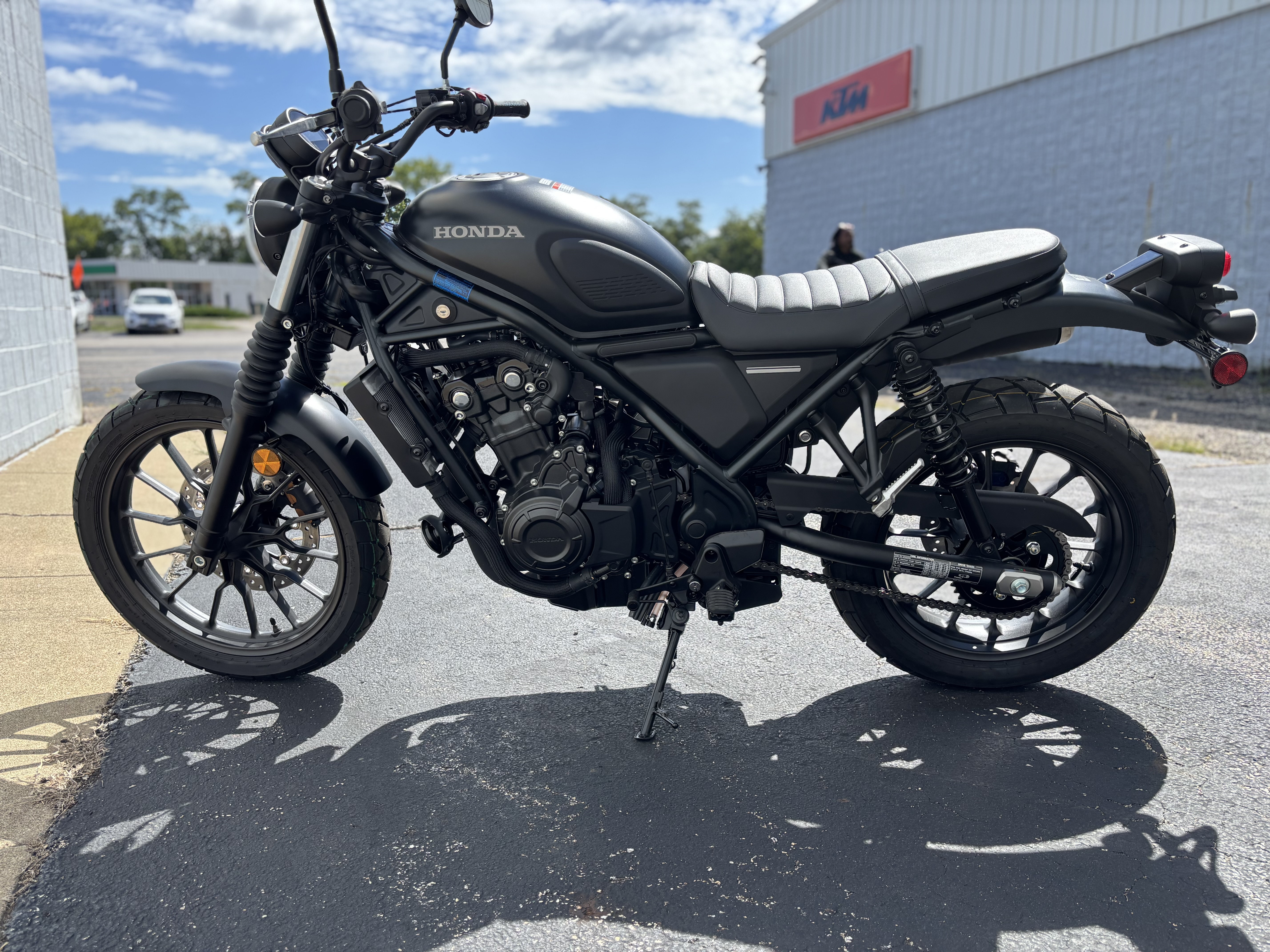 2024 Honda SCL 500 - Photo 8