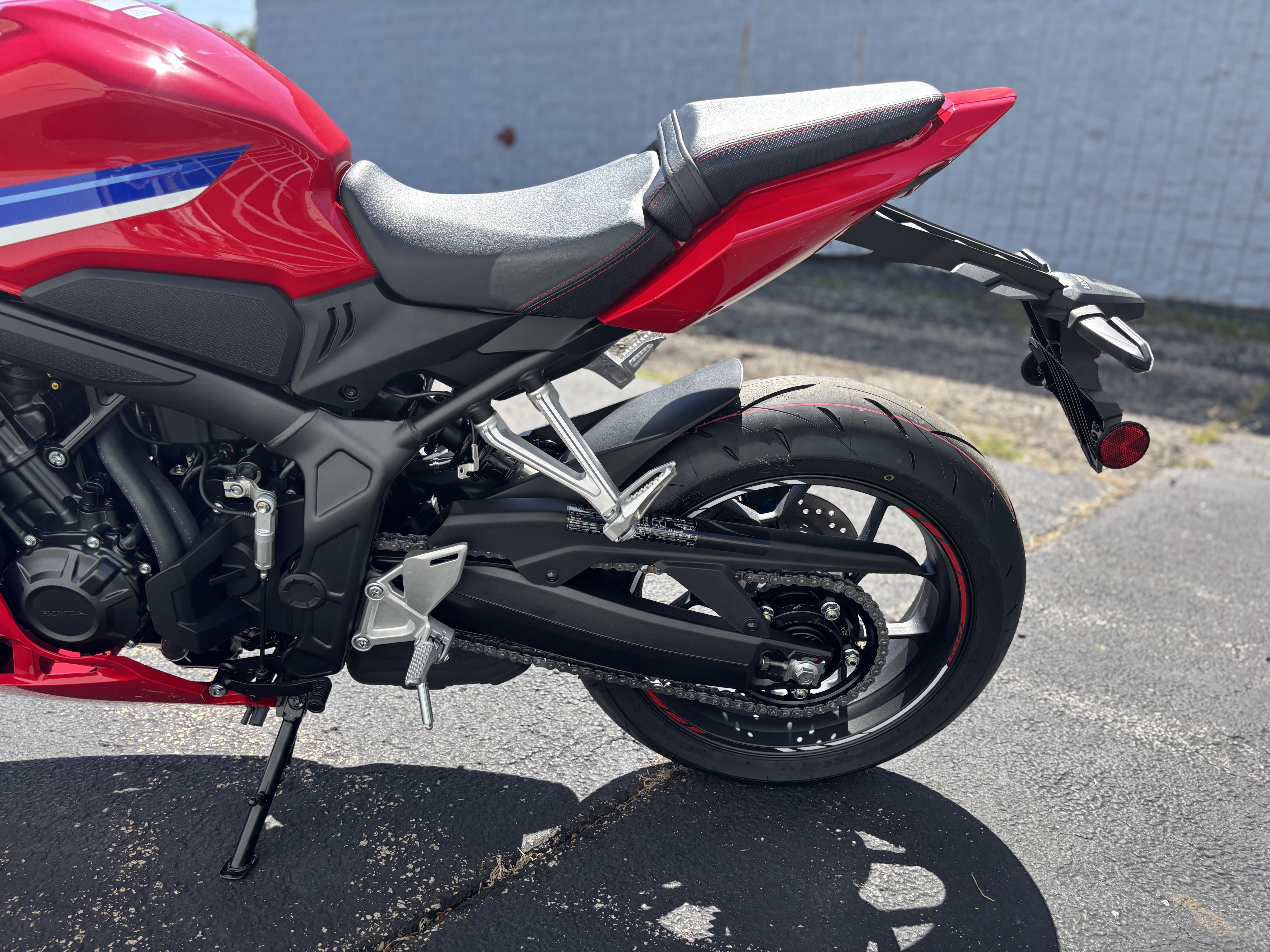 2025 Honda CBR650R E-CLUTCH - Photo 11