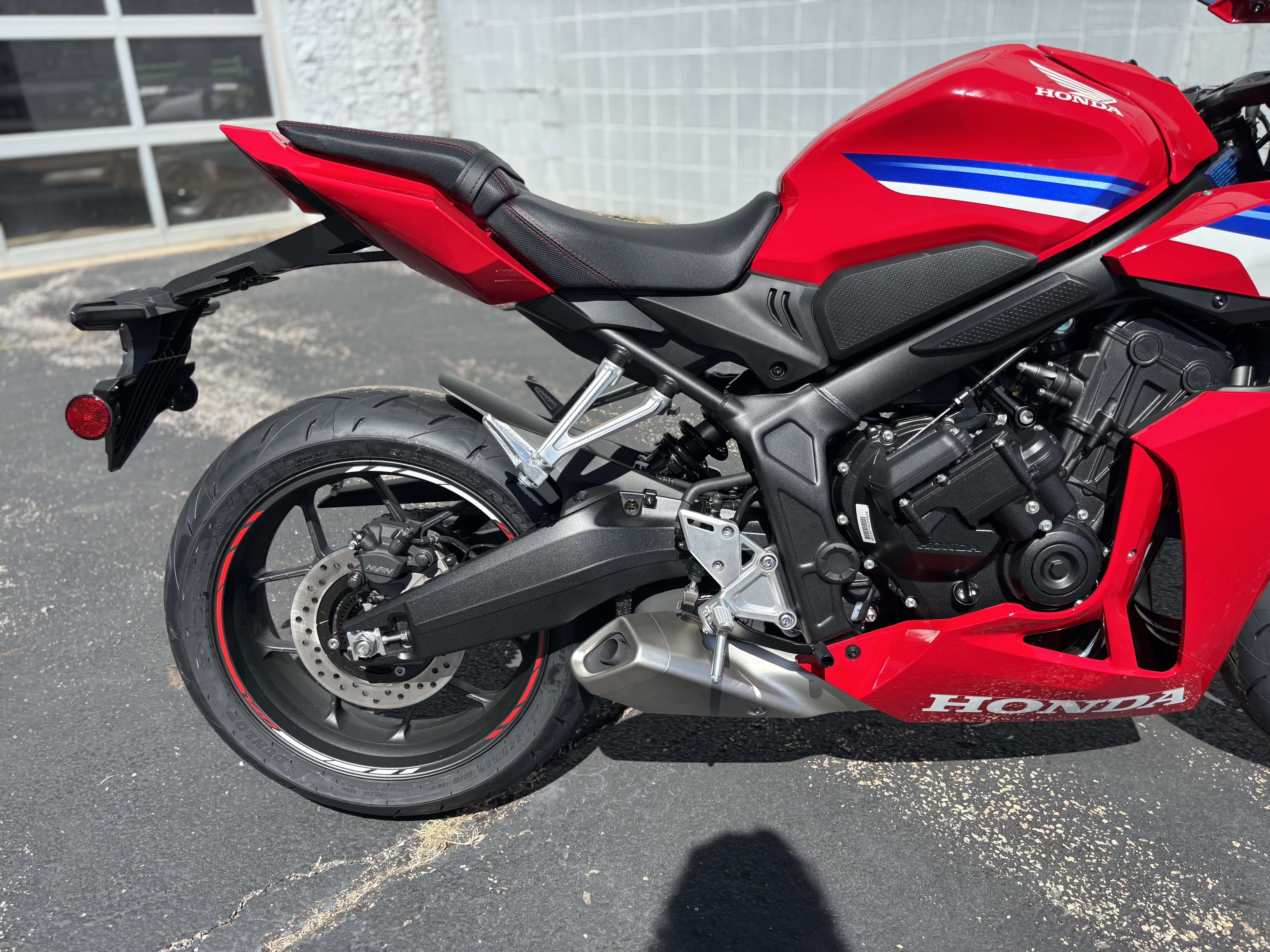 2025 Honda CBR650R E-CLUTCH - Photo 5