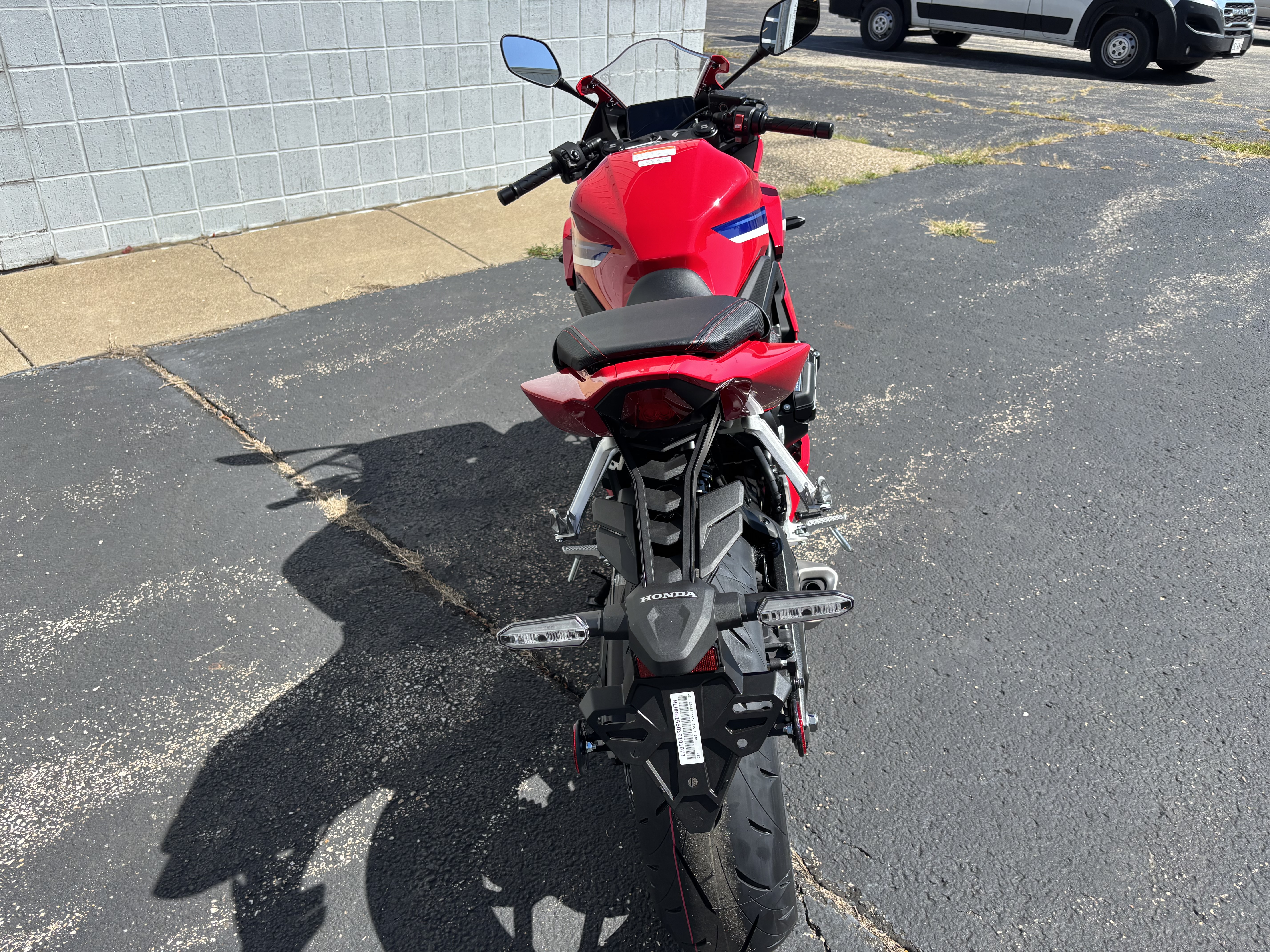 2025 Honda CBR650R E-CLUTCH - Photo 6